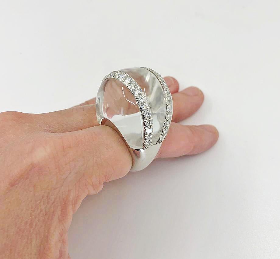 Taille mixte David Diamond Rock Crystal Platinum White Gold Bombe Ring (bague bombée en or blanc) en vente