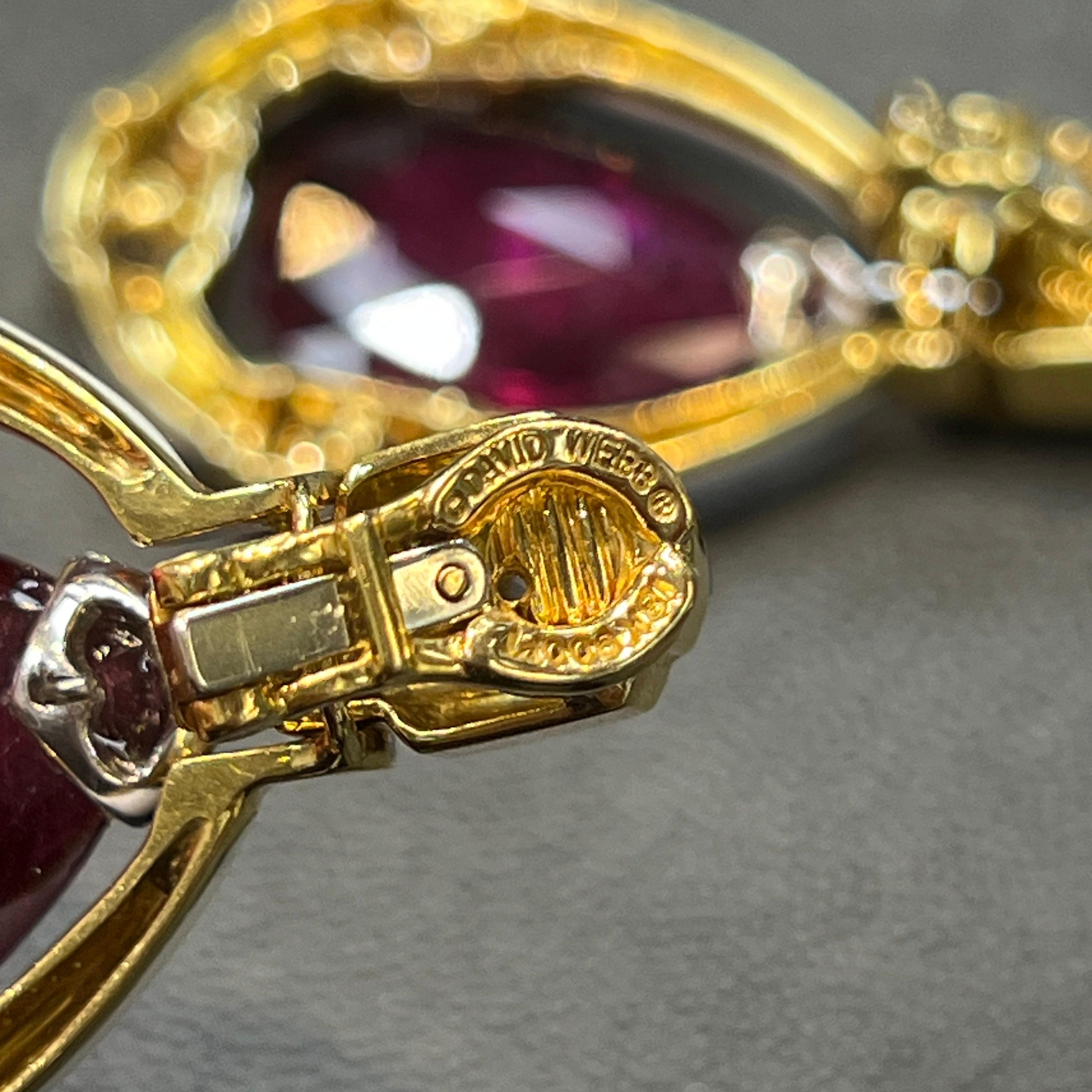 Taglio a goccia Orecchini con diamanti e smalti di David Webb in vendita