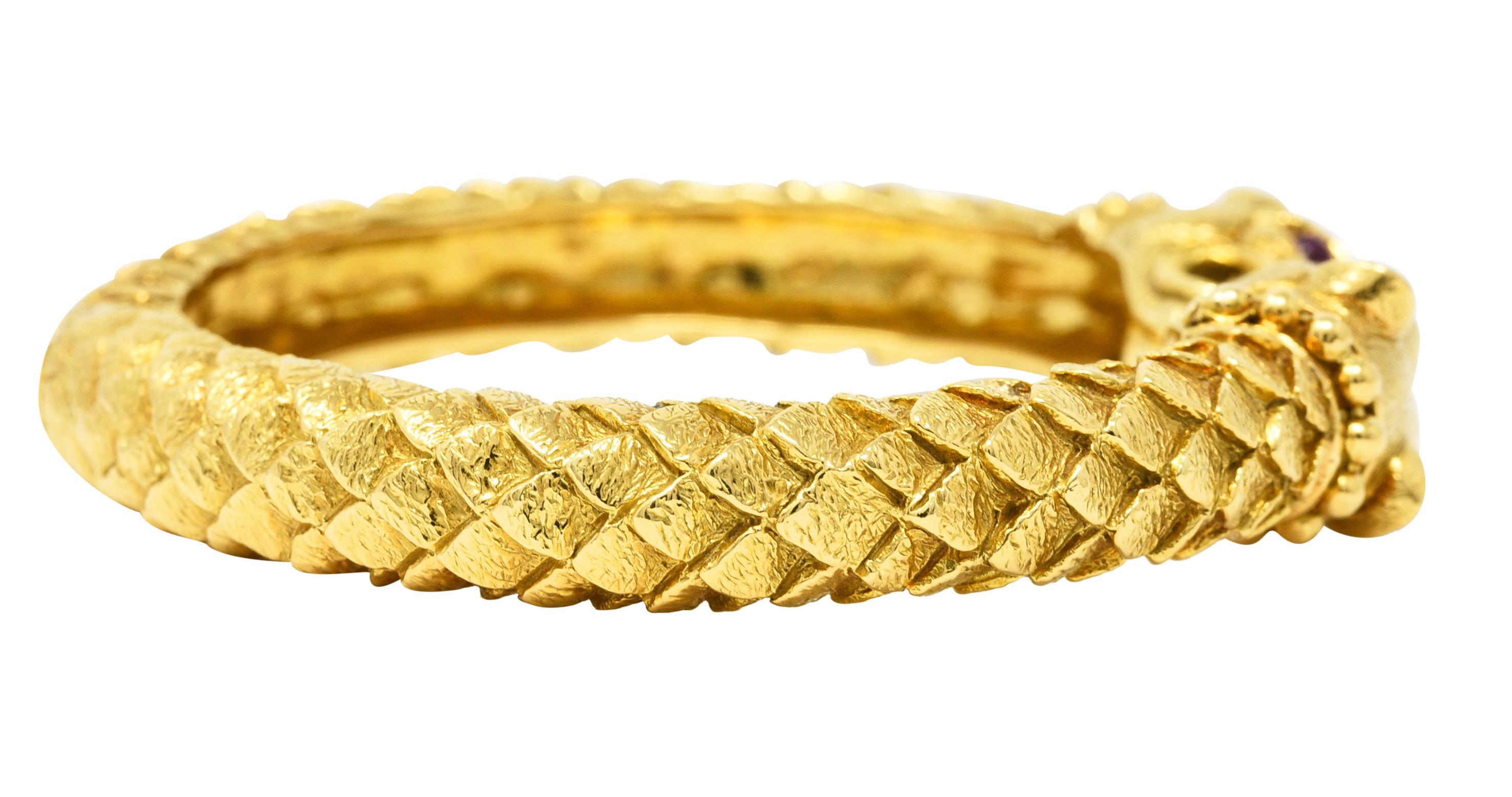 David Webb Bracciale con rubino e testa di pantera in oro giallo 18 carati In condizioni ottime a Philadelphia, PA
