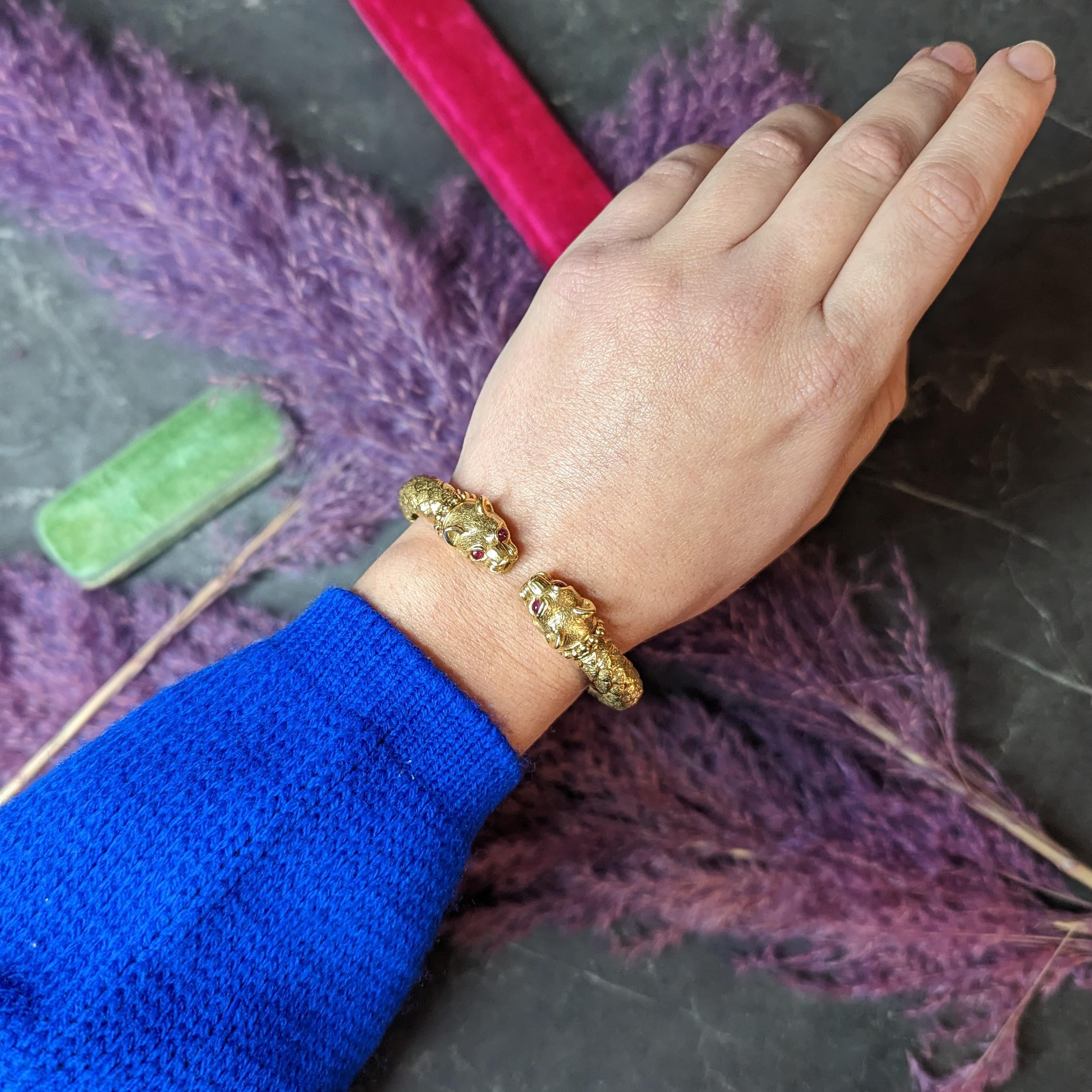 David Webb Bracciale con rubino e testa di pantera in oro giallo 18 carati 3