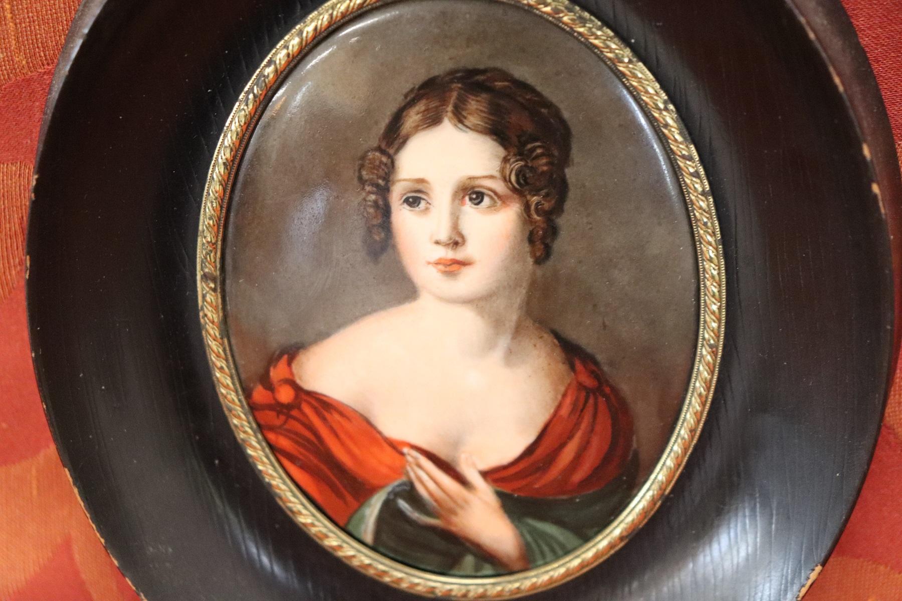 Refined portrait of Paolina Bonaparte in miniature painted on ceramic. Painted with brush tip executed with detail details. Beautiful face that expresses sweetness and elegance. Sold with an ebonized frame and gilded bronze border.