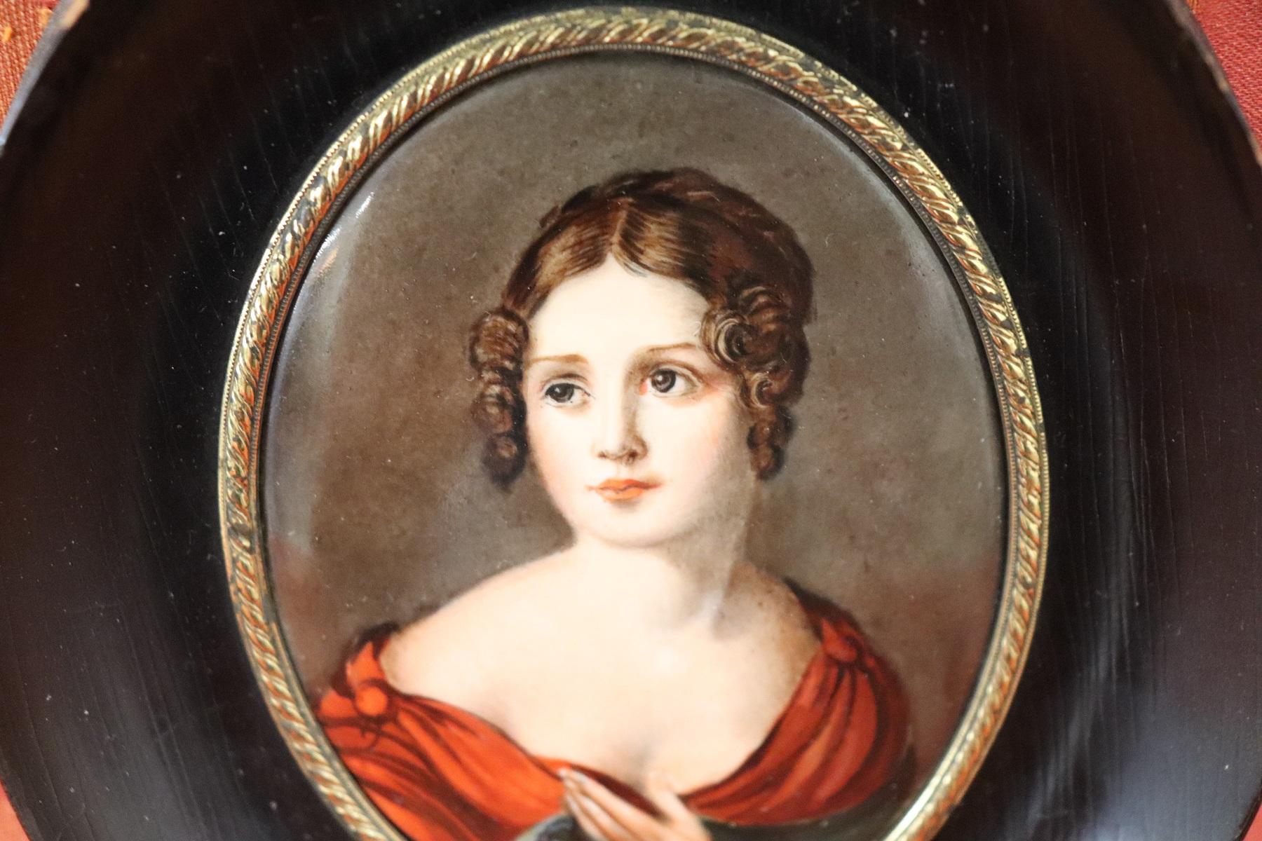 19th Century Portrait of Paolina Bonaparte in Miniature Painted on Ceramic In Excellent Condition In Casale Monferrato, IT