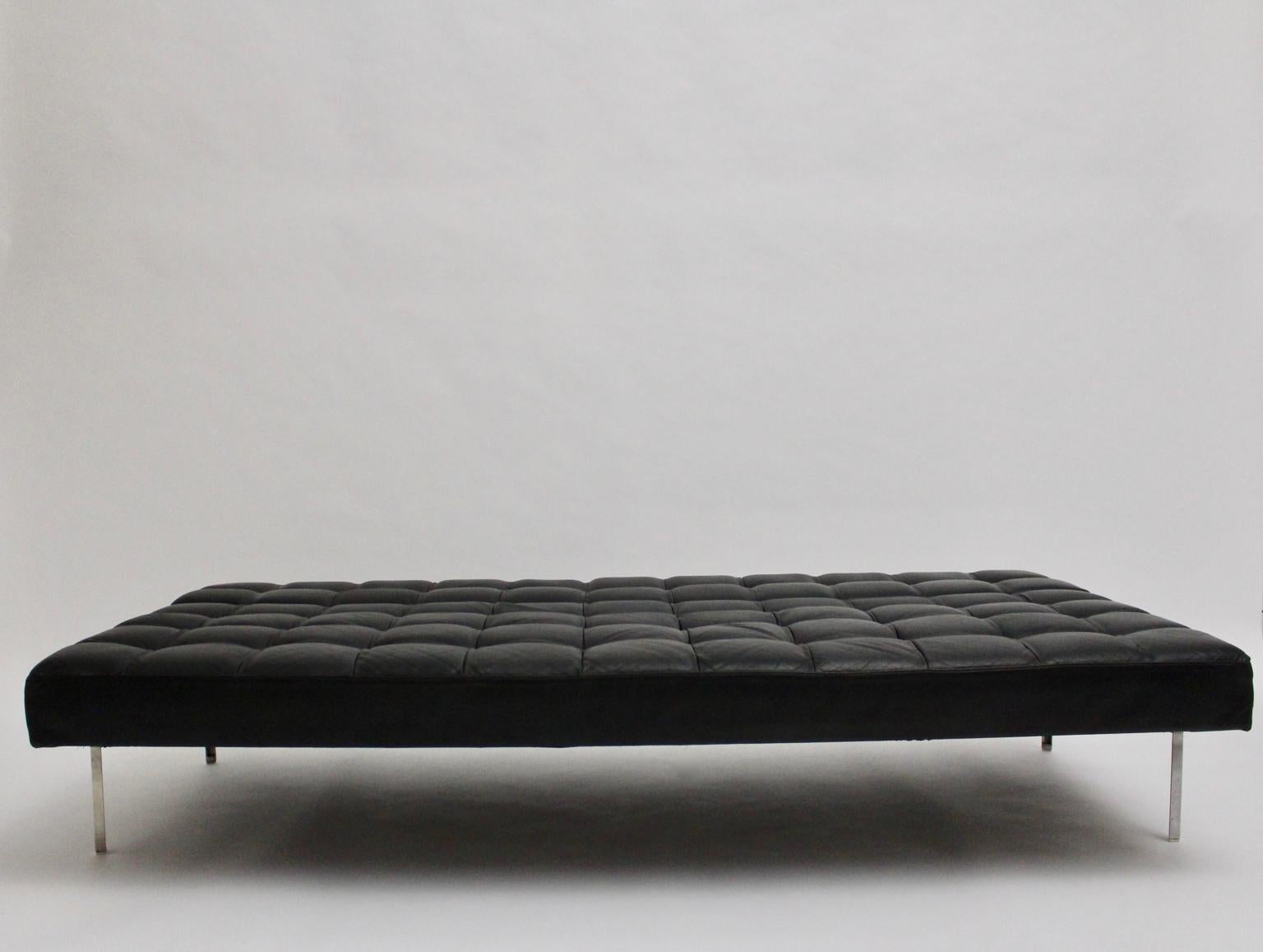 Mid-Century Modern Vintage-Sofa aus schwarzem Leder Johannes Spalt 1961 Wien (Metall) im Angebot