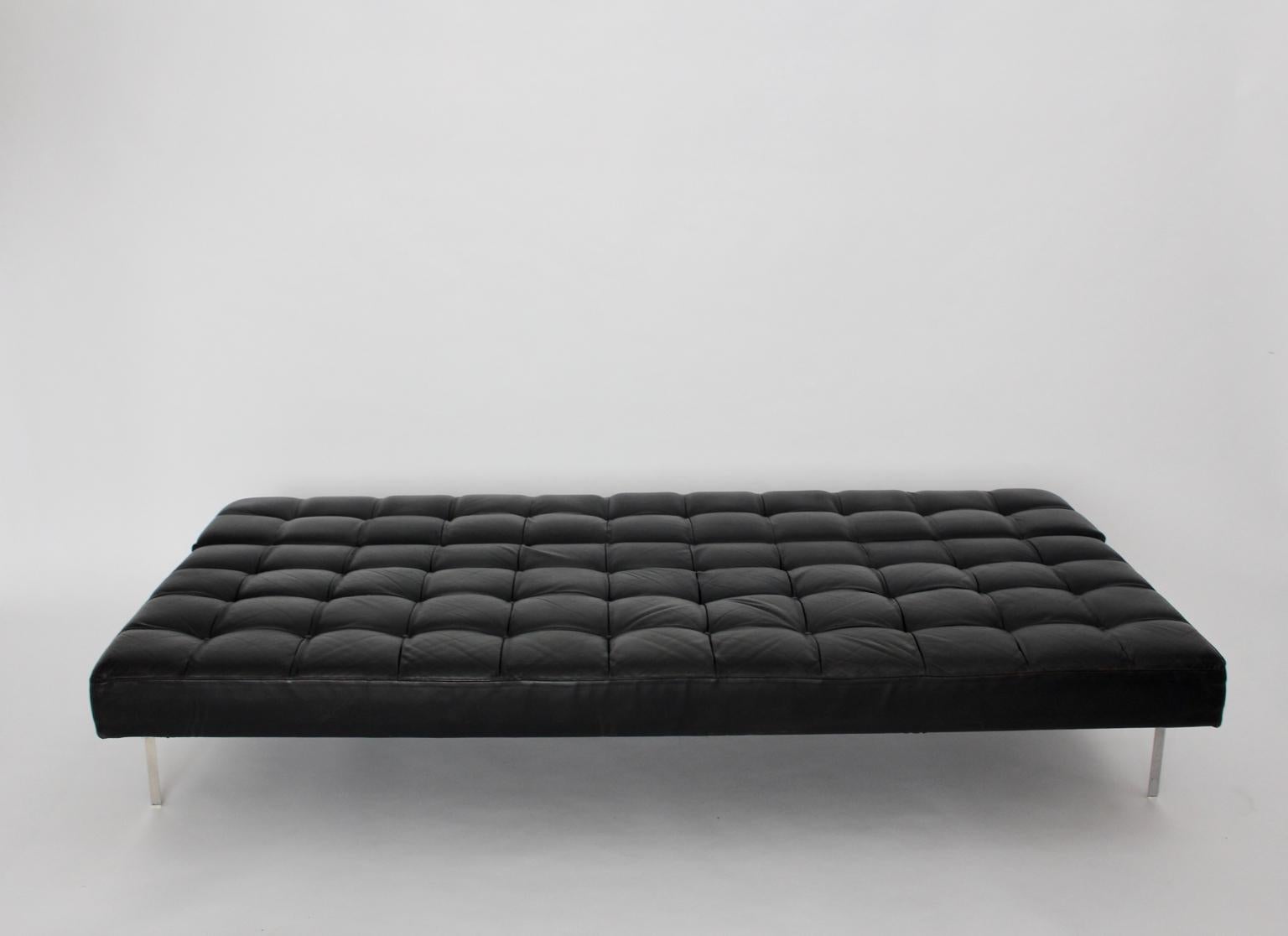 Métal Méridienne en cuir noir vintage moderne du milieu du siècle de Johannes Spalt, Vienne, 1961 en vente