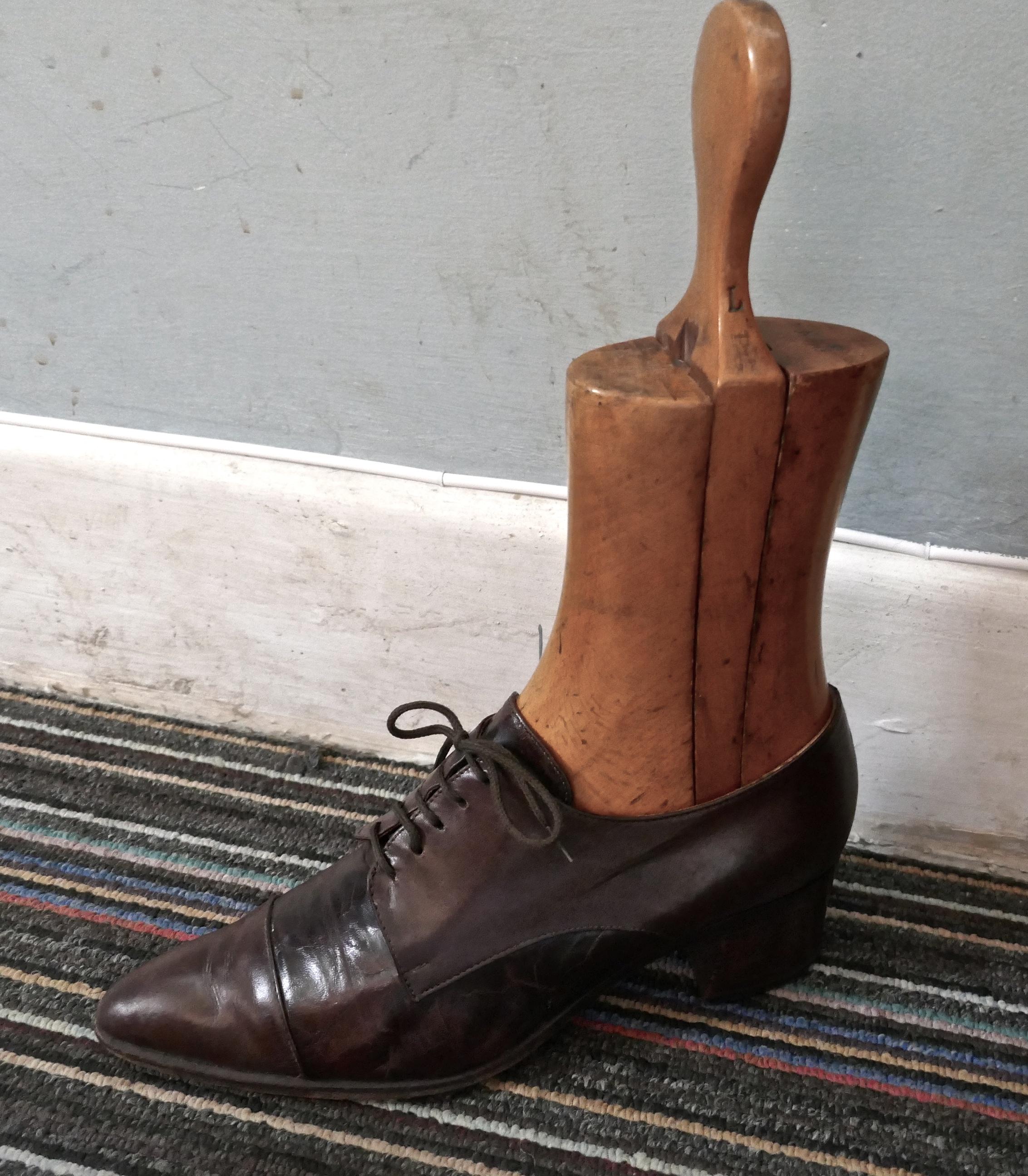 19th Century French Ladies Ankle Boot Stretchers in Beech For Sale 5