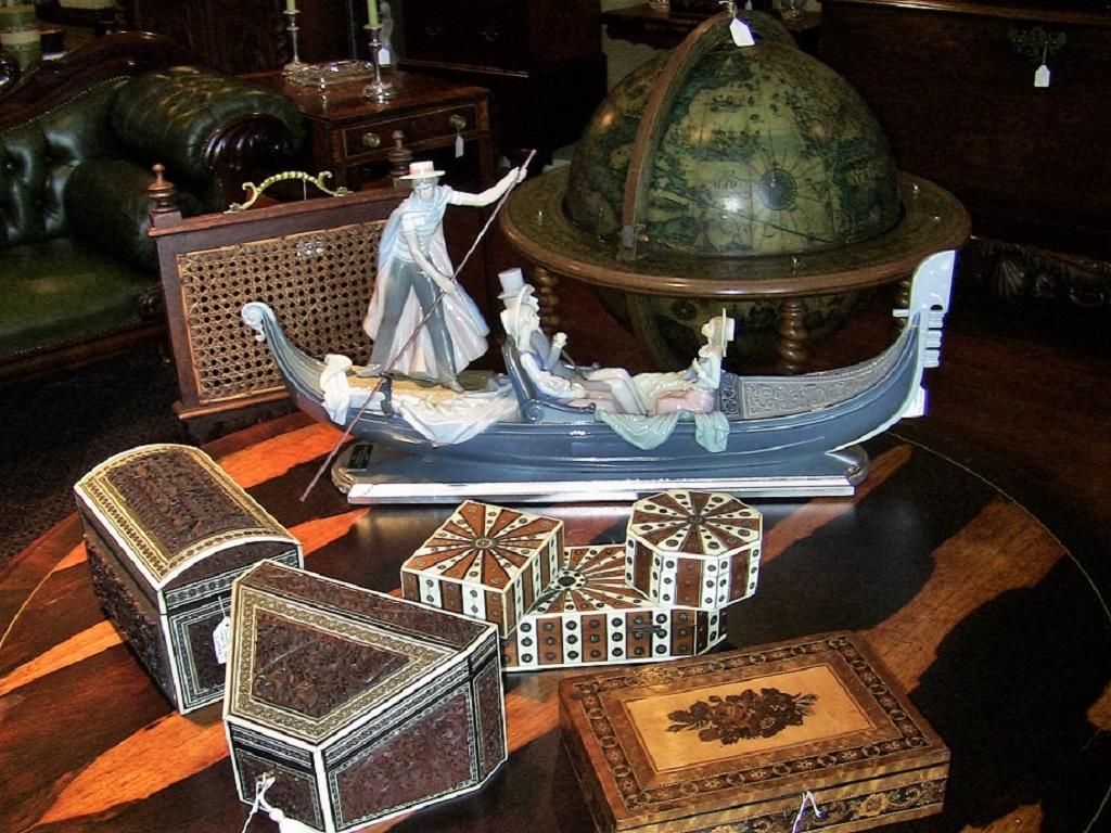 Porcelain Lladro in the Gondola Signed by Catala and Ruiz