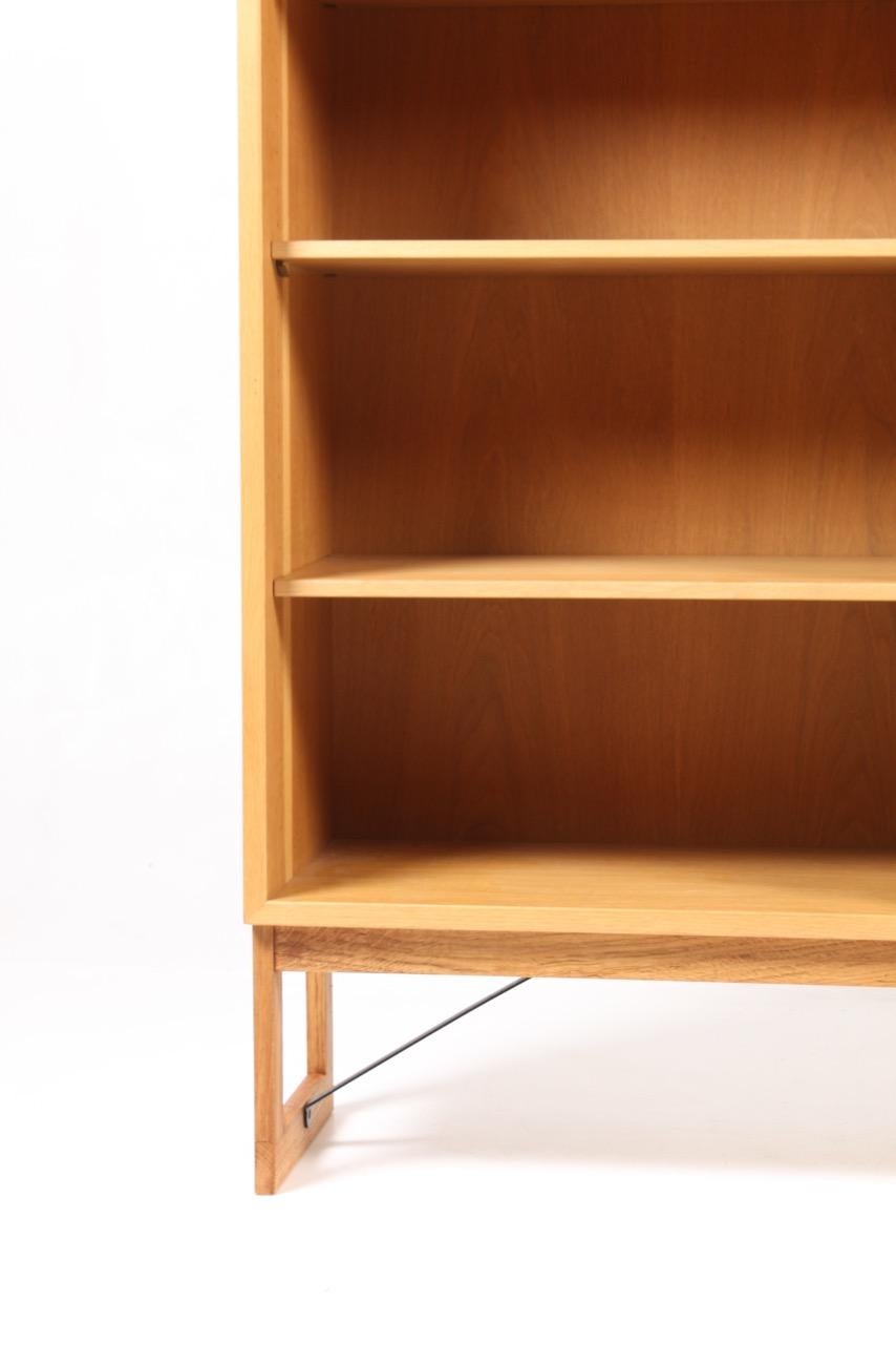 Bookcase in oak with adjustable shelves. Designed by Danish architect Børge Mogensen for Karl Andersson cabinetmakers. Made in Sweden in the 1960s. Great original condition.