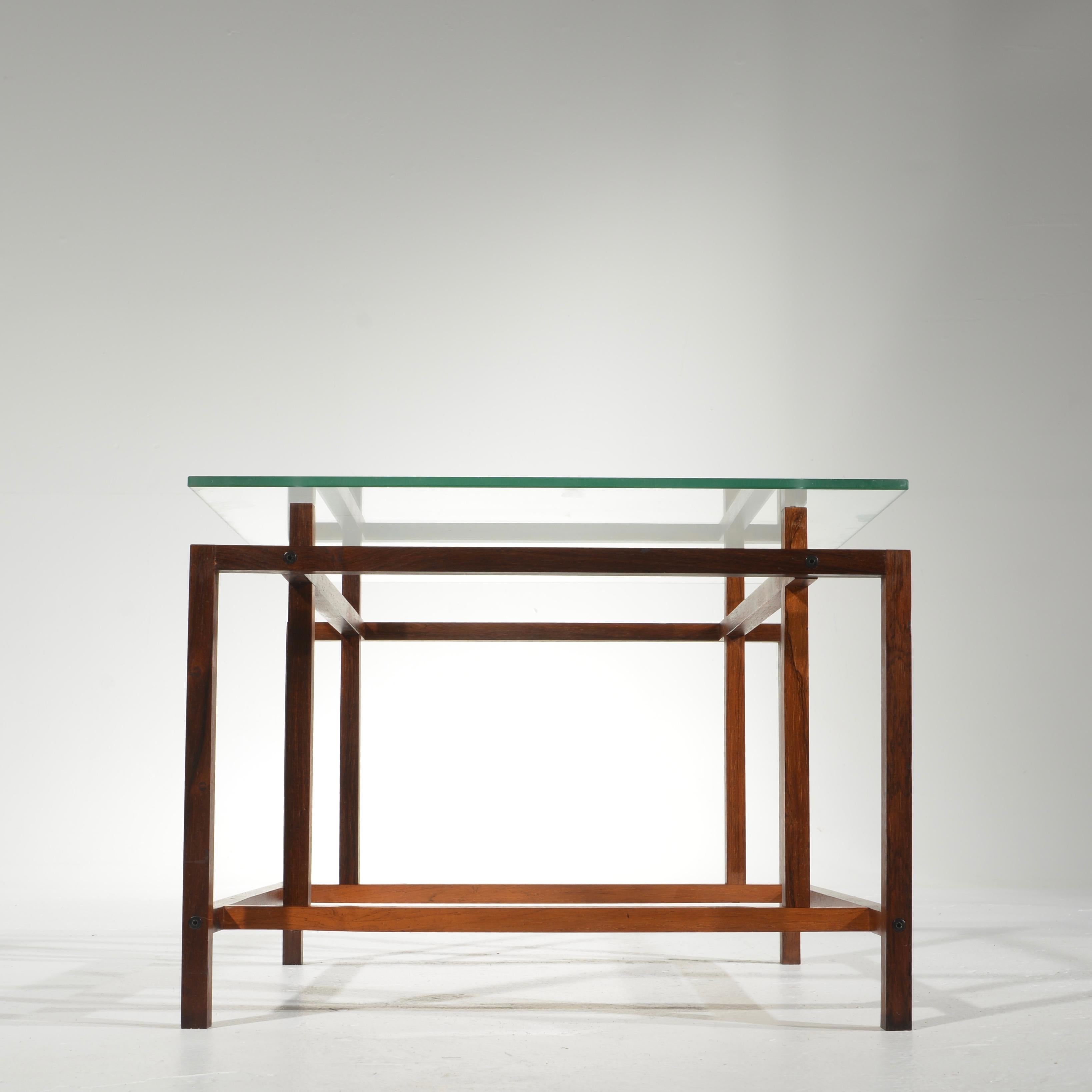 Beautiful rosewood architectural geometric end table by Henning Norgaard for Komfort. 

 
