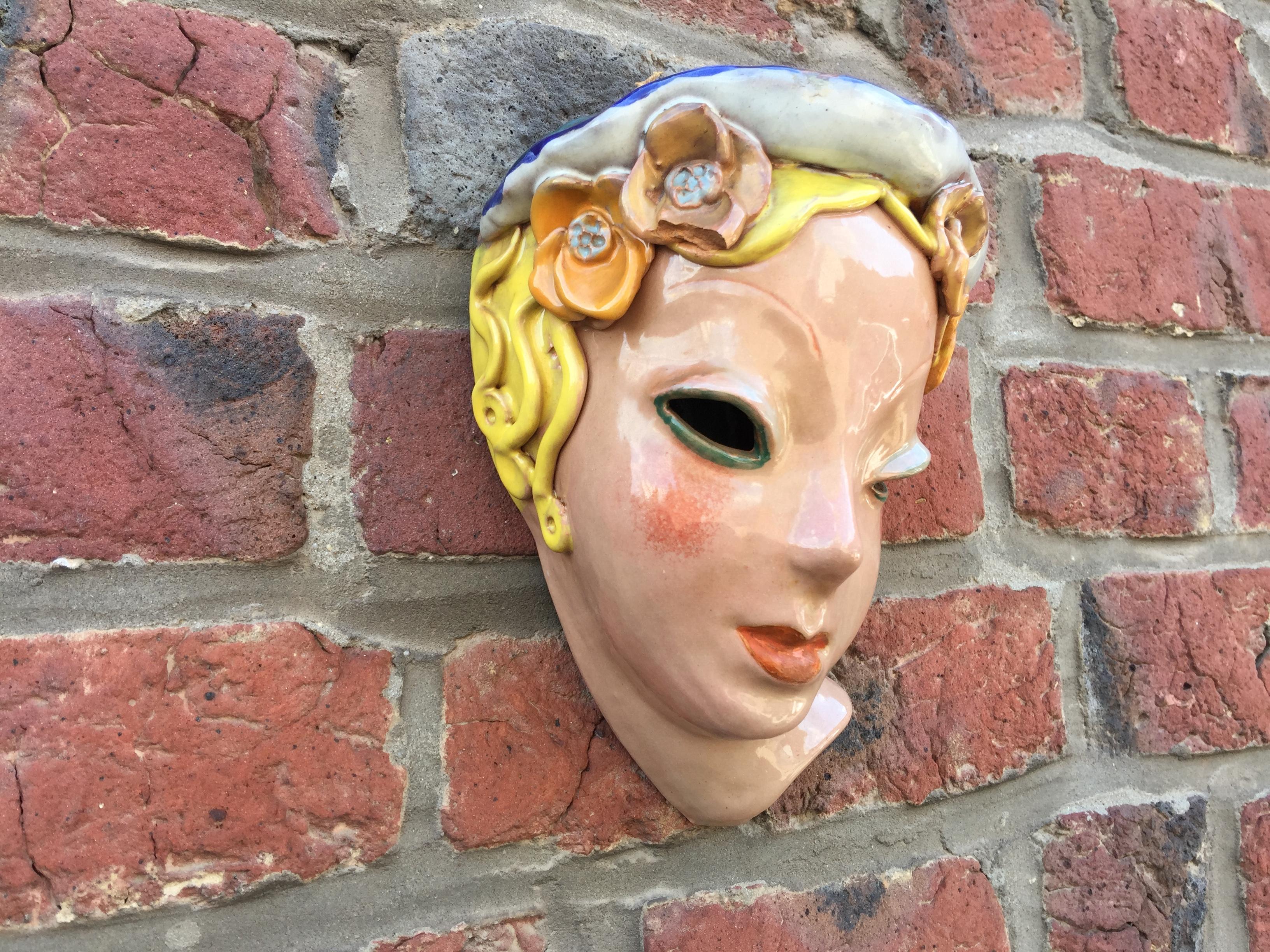 Domien Ingels  Tête stylisée Art Déco en céramique signée.