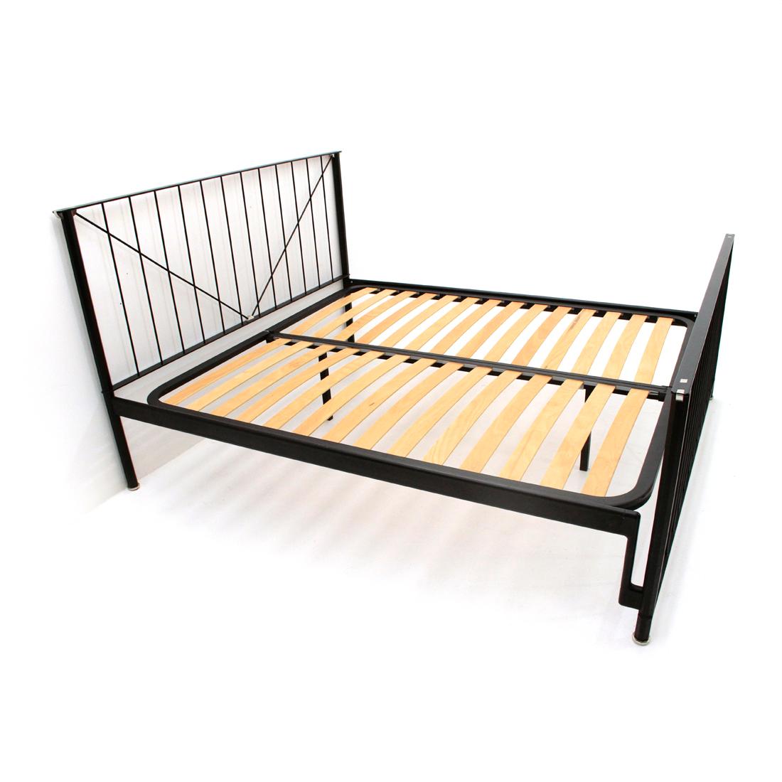 Bed produced in the 1980s by Riva Cantù.
Black painted metal structure with steel details.
Bent wooden slats.
Good general conditions, some signs due to normal use over time.

Dimensions: Width 182 cm, depth 207 cm and height 116 cm
Mattress