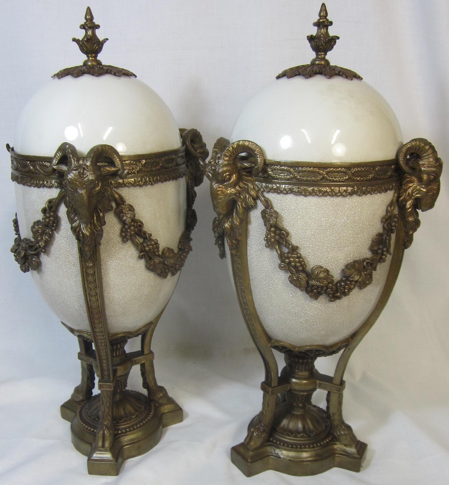 French ceramic and ormolu lidded urn.
Weight: 4.5kg.
 