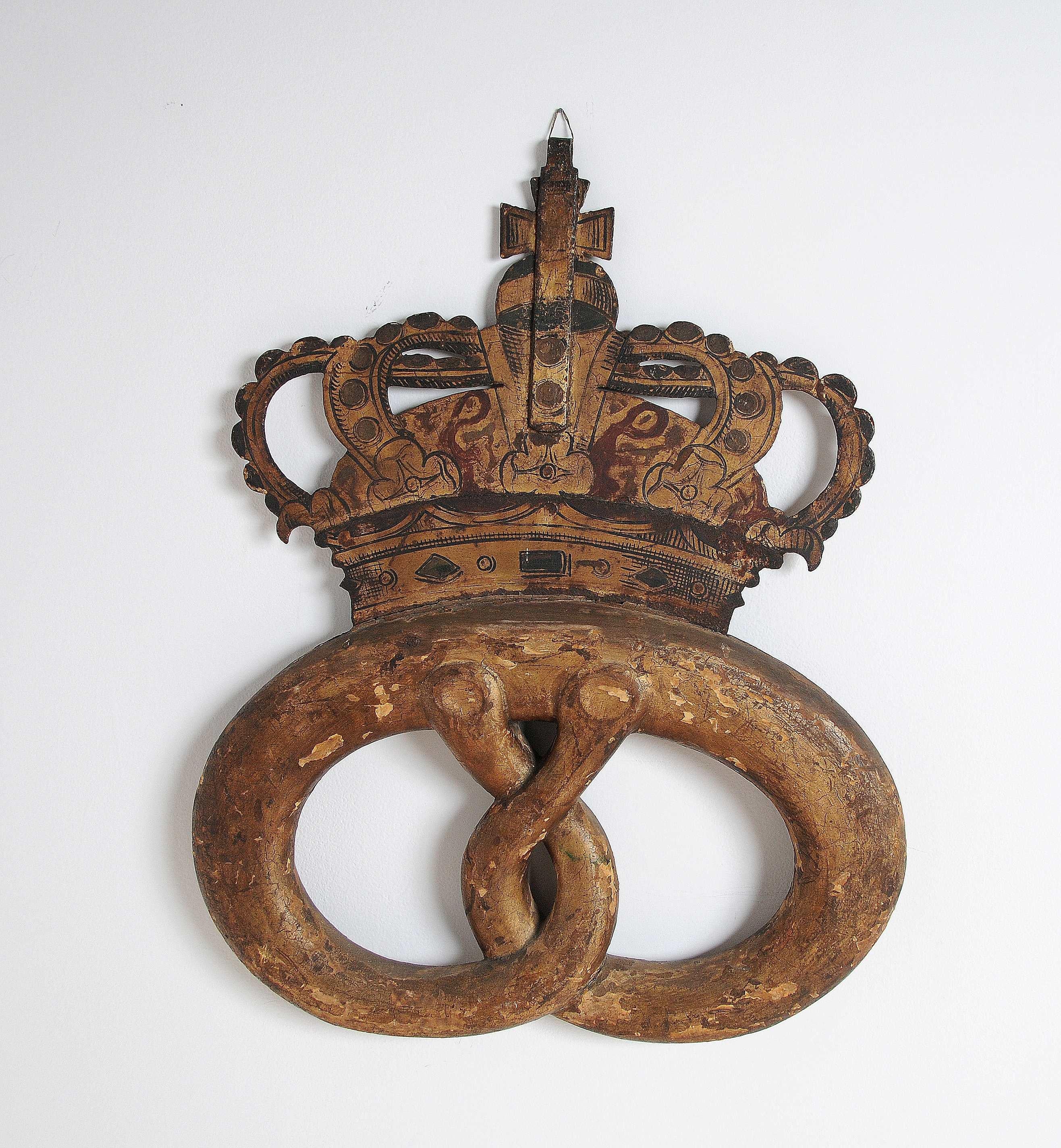 Gorgeous Rococo 18th century Danish Baker's Sign with Kringle and crown, origin: Denmark, circa 1760 - 1780, all original gilt wood and paint.  

When Copenhagen was occupied in 1658 / 1659, the Bakers succeeded in delivering bread to the population