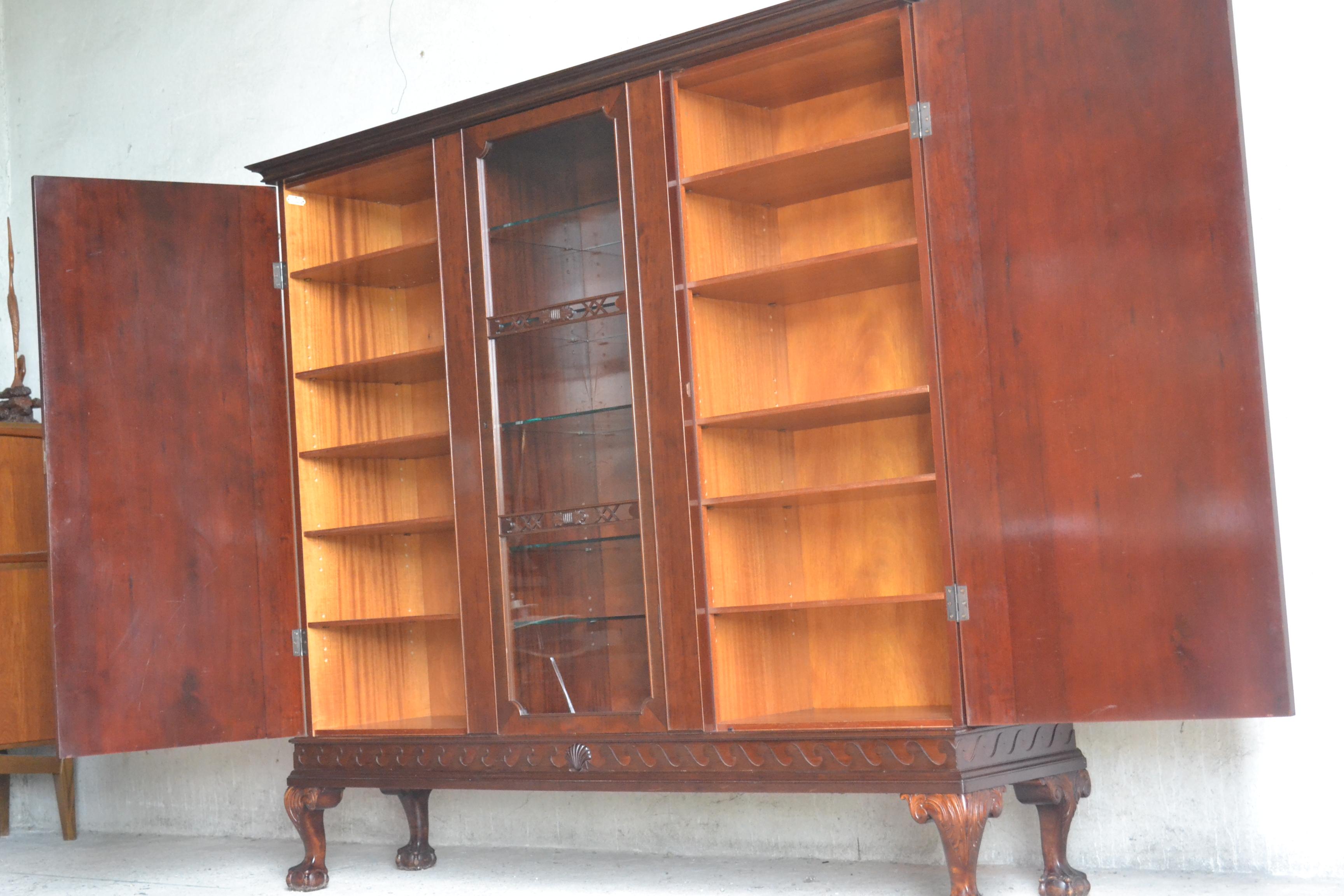 - Danish bookcase from Lysberg, Hansen, & Therp of the 1960s
- Fully original, without any renovation.