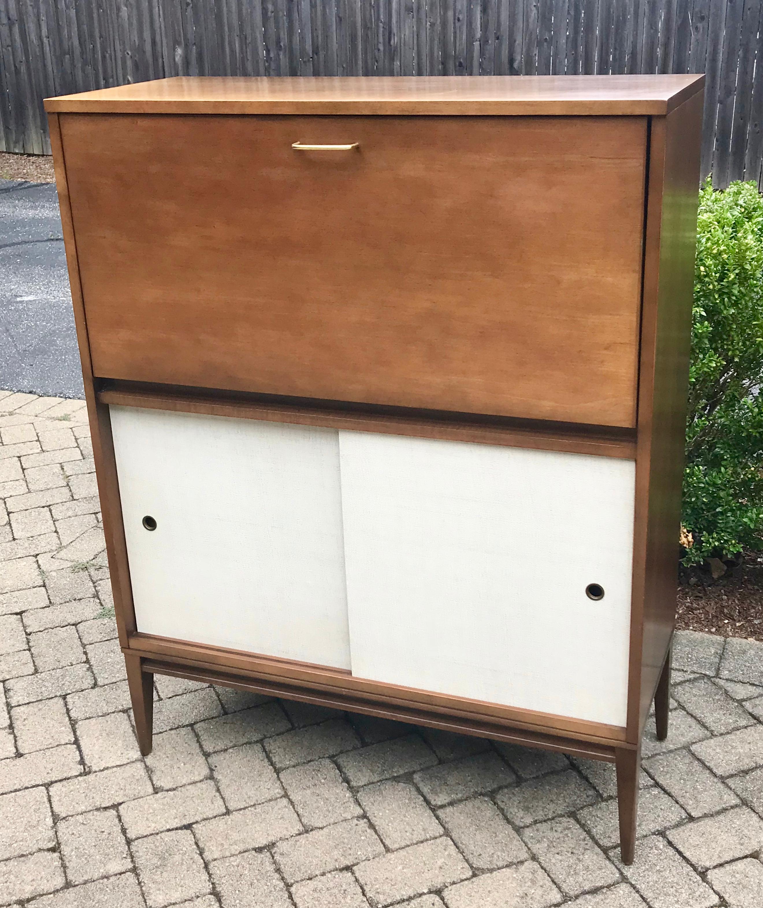 Very cool Paul McCobb for Planner Group drop lid desk with bottom storage. In original condition, multiple surface scratches on drop down desk area.
