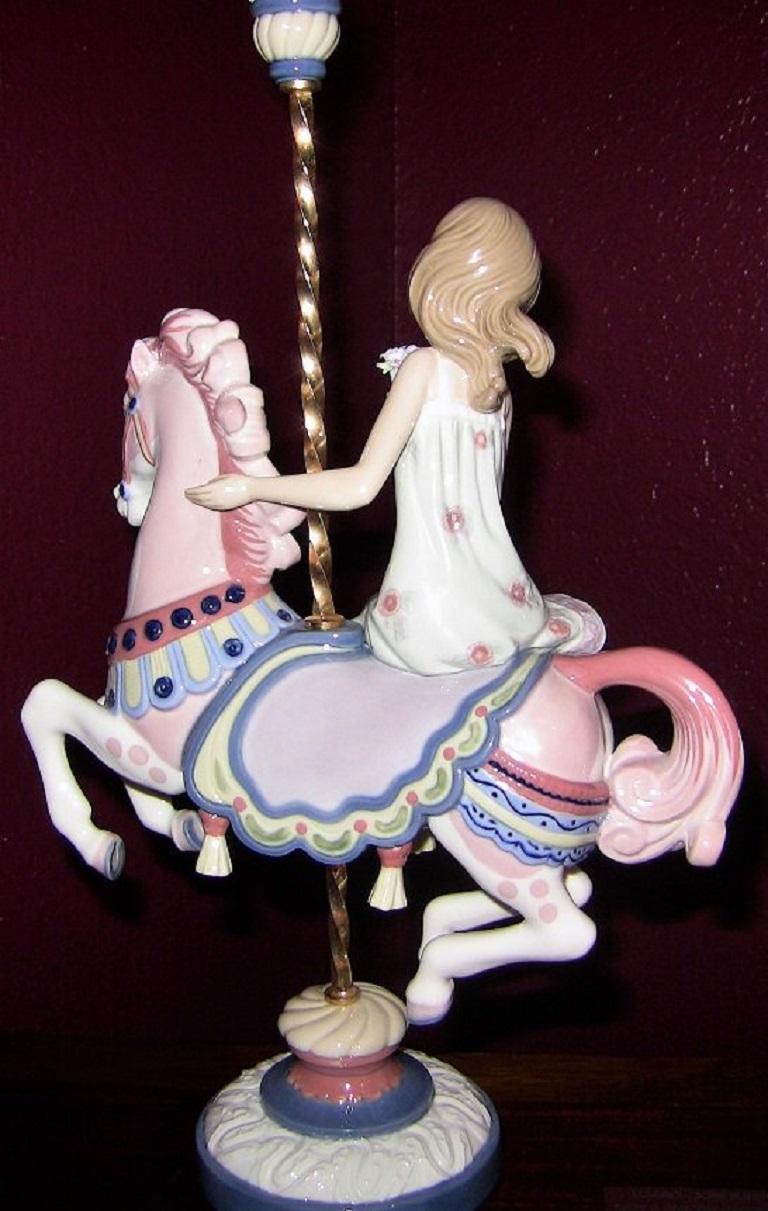 Lladro Junge und Mädchen auf Karussell, zurückgezogen (Belle Époque)