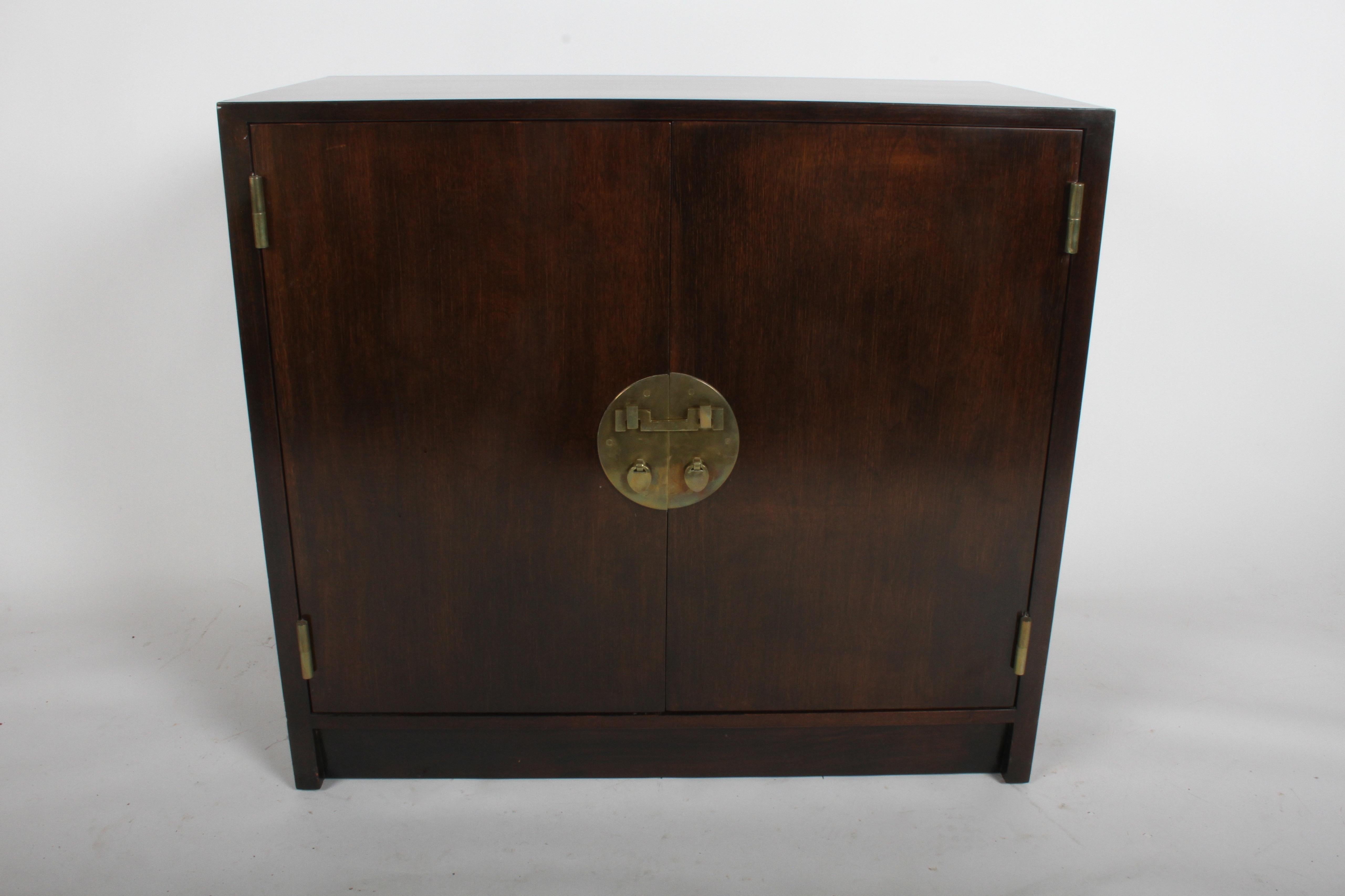 Mid-Century Modern Meuble de rangement asiatique Edward J. Wormley pour Dunbar avec quincaillerie en vente