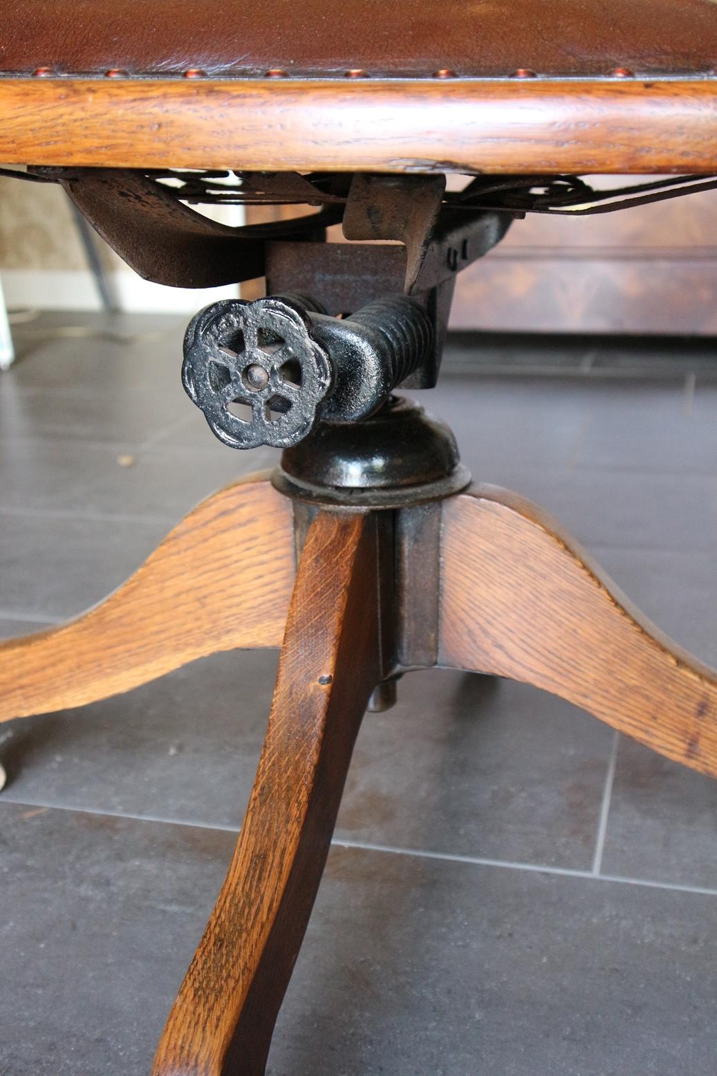 19th Century Antique Oak Office Chair In Good Condition In Eindhoven, NL