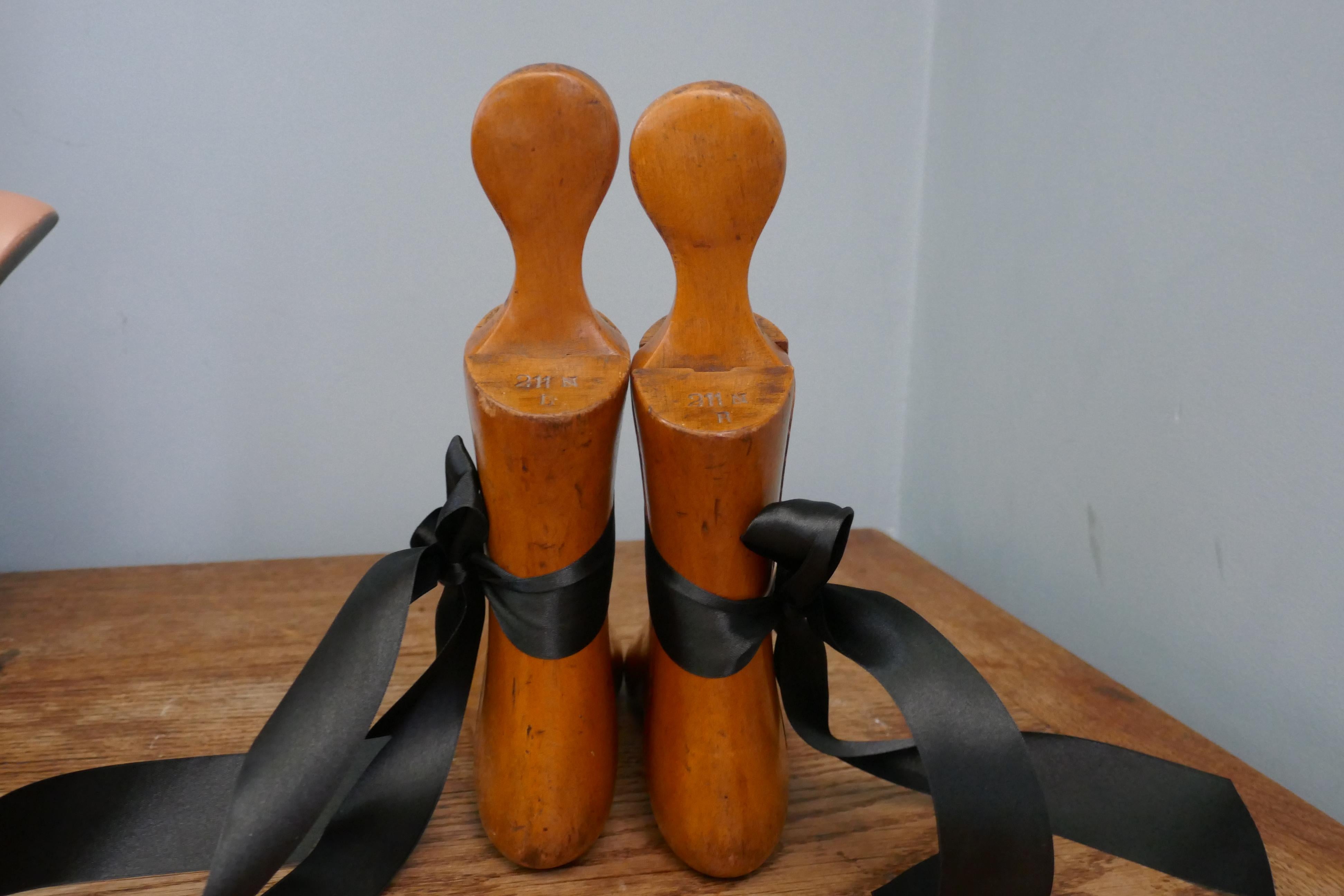 Belle Époque  19th Century French Ladies Ankle Boot Stretchers in Beech For Sale