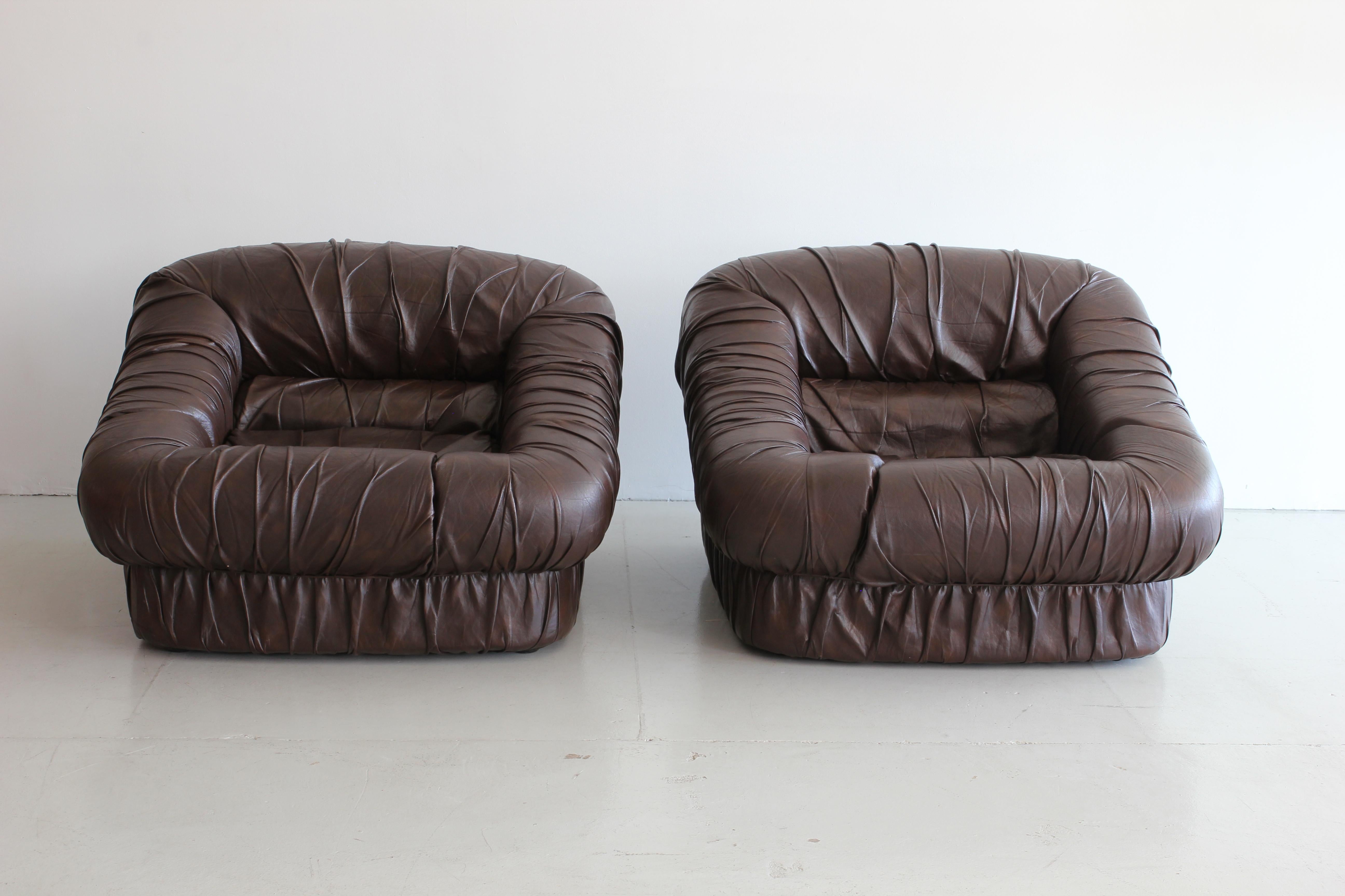 Pair of Leather Club Chairs by De Pas, D'urbino and Lomazzi In Good Condition In Beverly Hills, CA