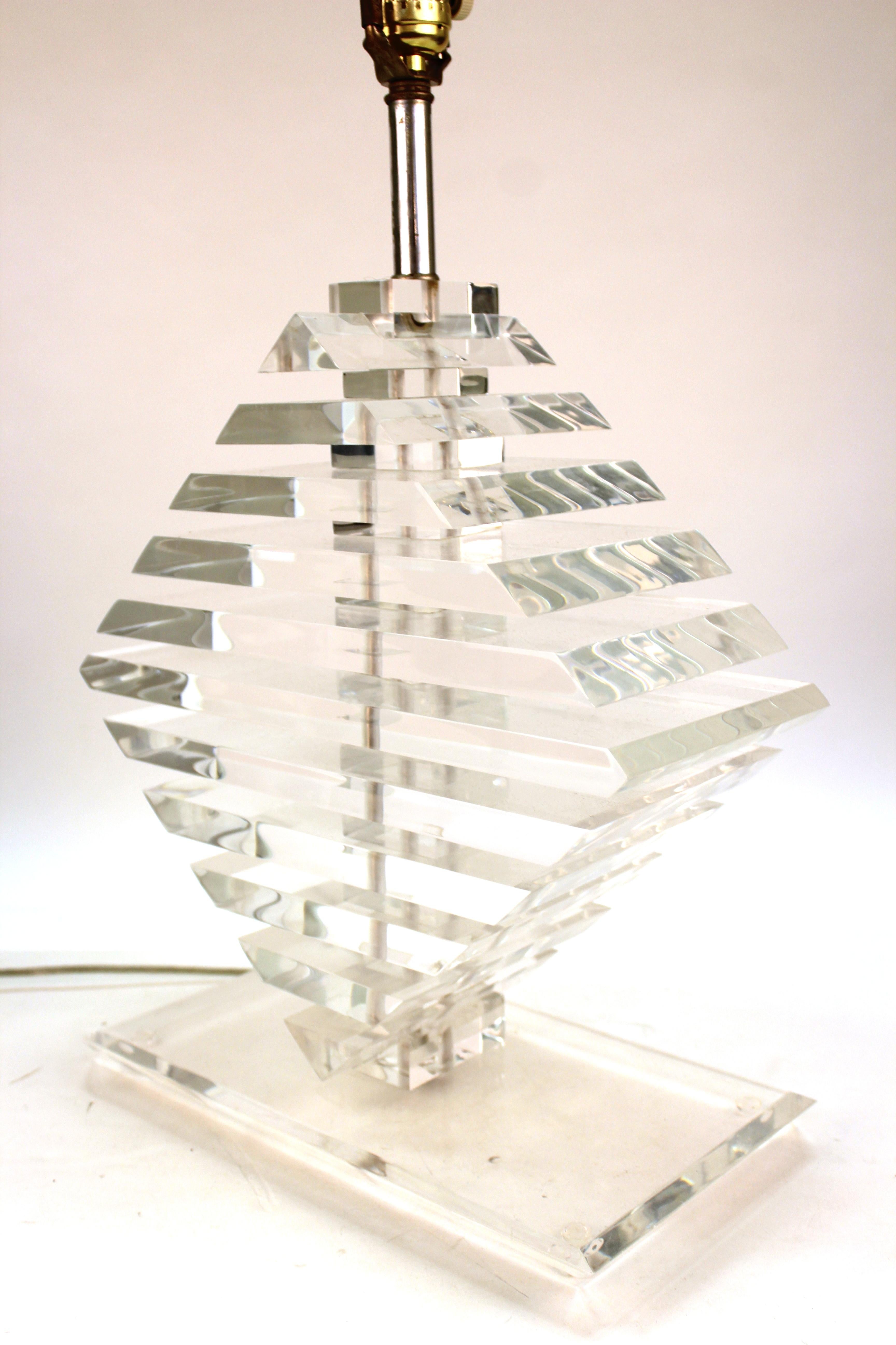 Karl Springer Style Hollywood Regency Stacked Lucite Table Lamp In Good Condition In New York, NY