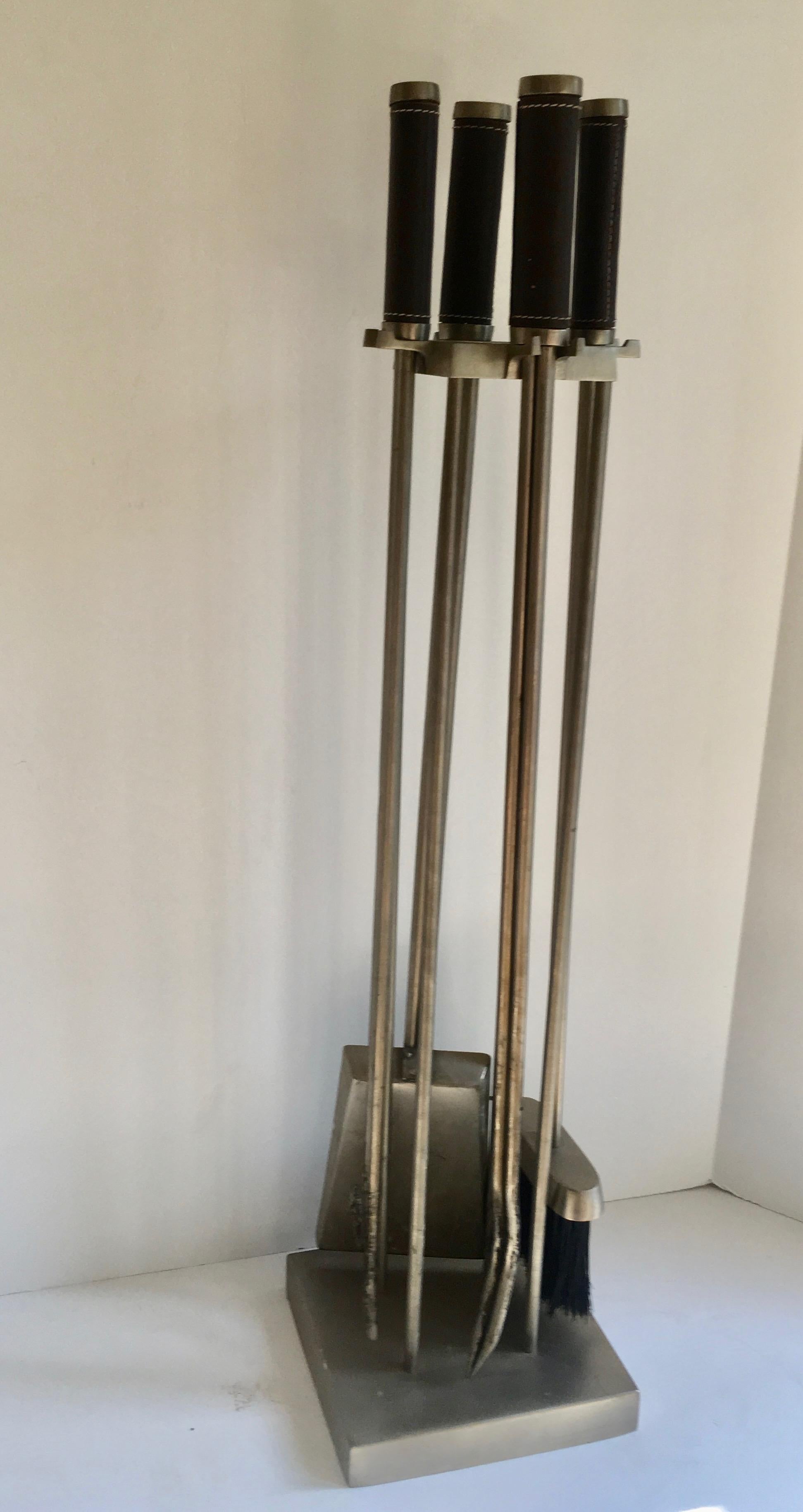 Five-Piece Brushed Aluminium and Leather Fireplace Tool Set on Stand In Excellent Condition In Los Angeles, CA