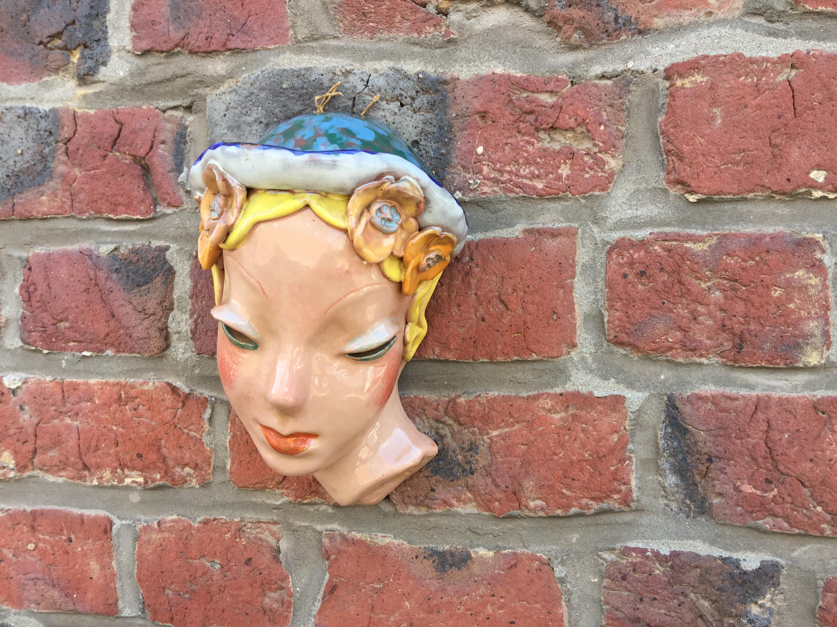 Goldscheider Inspired Czech Signed Ceramic Stylized Art Deco Head In Good Condition For Sale In Saint-Ouen, FR