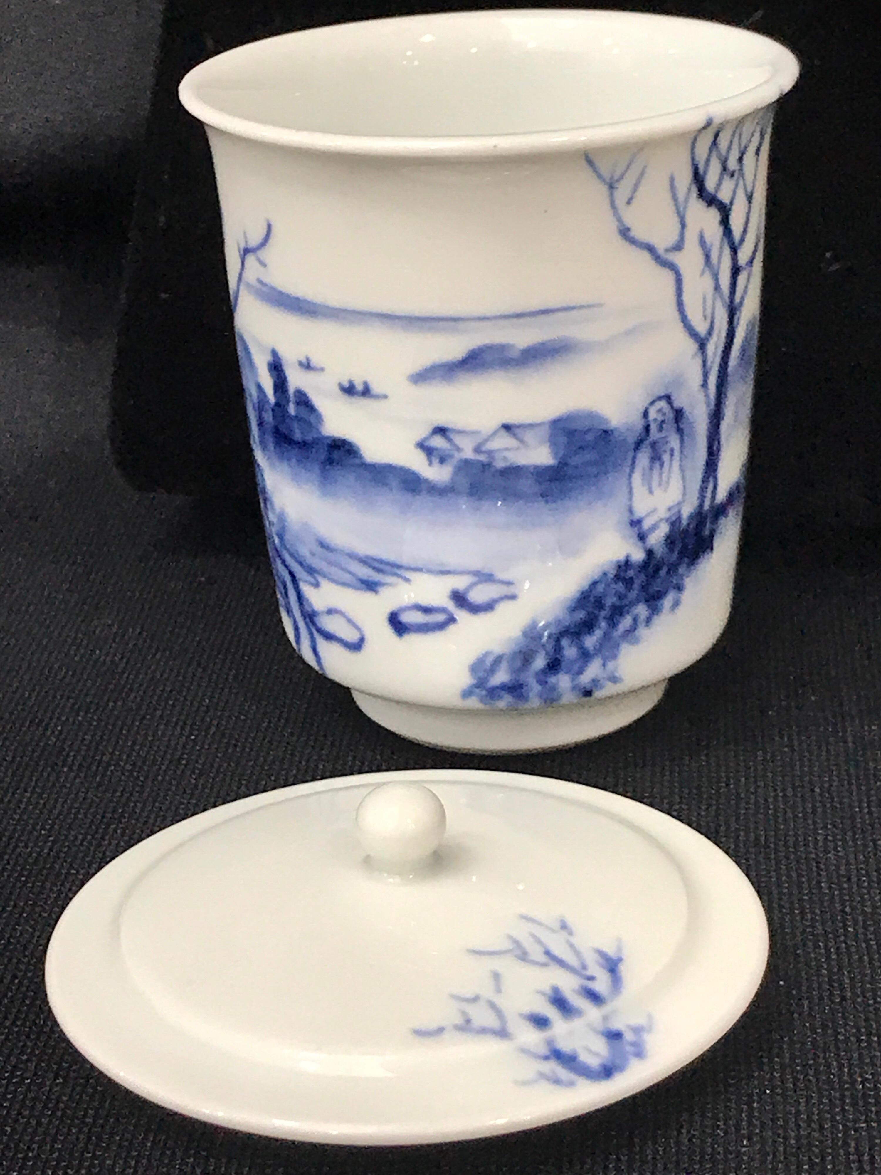 Two Japanese Arita Covered Cups In Excellent Condition For Sale In Atlanta, GA