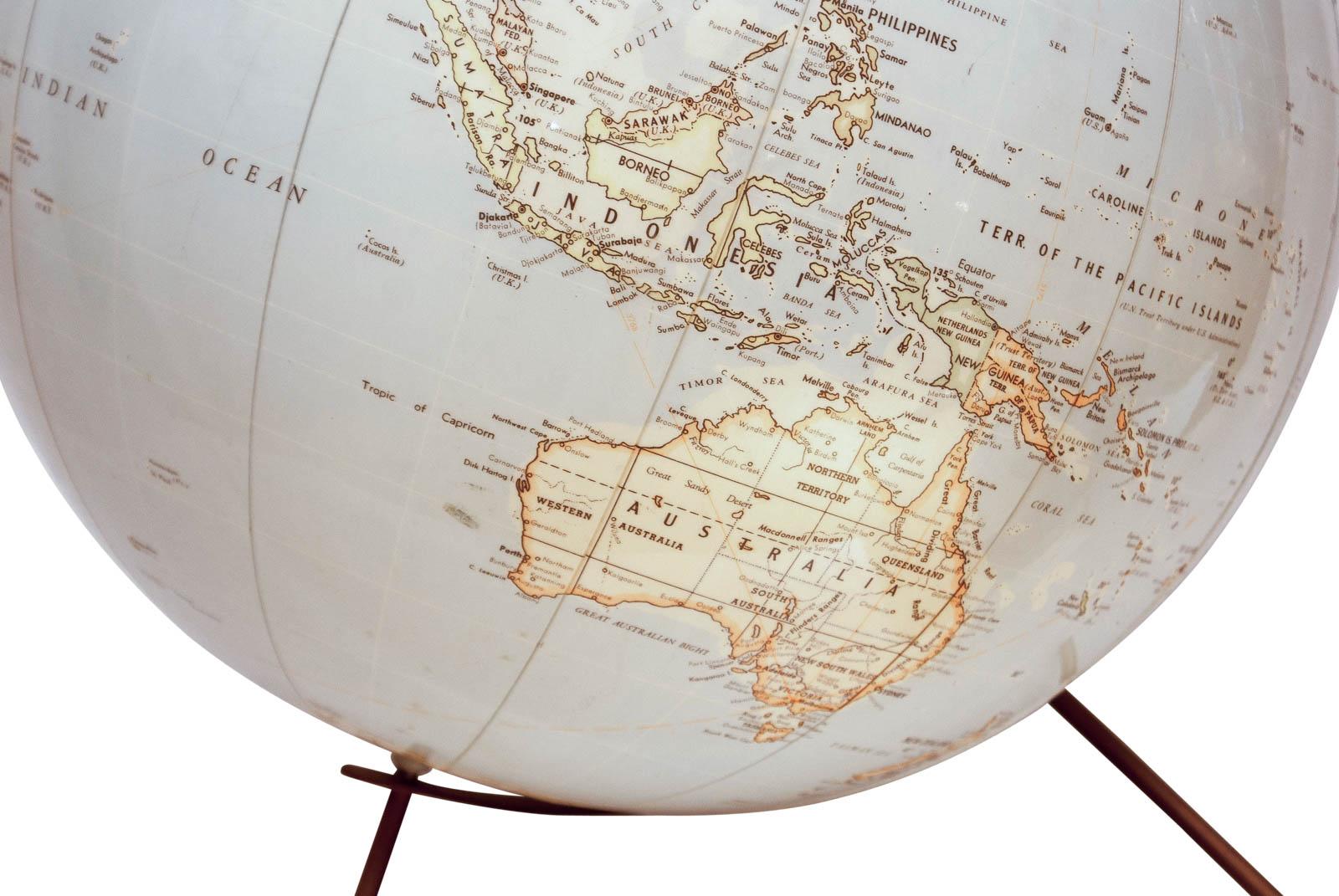 Iconic Pan Am Globe, circa 1950s In Good Condition In San Francisco, CA
