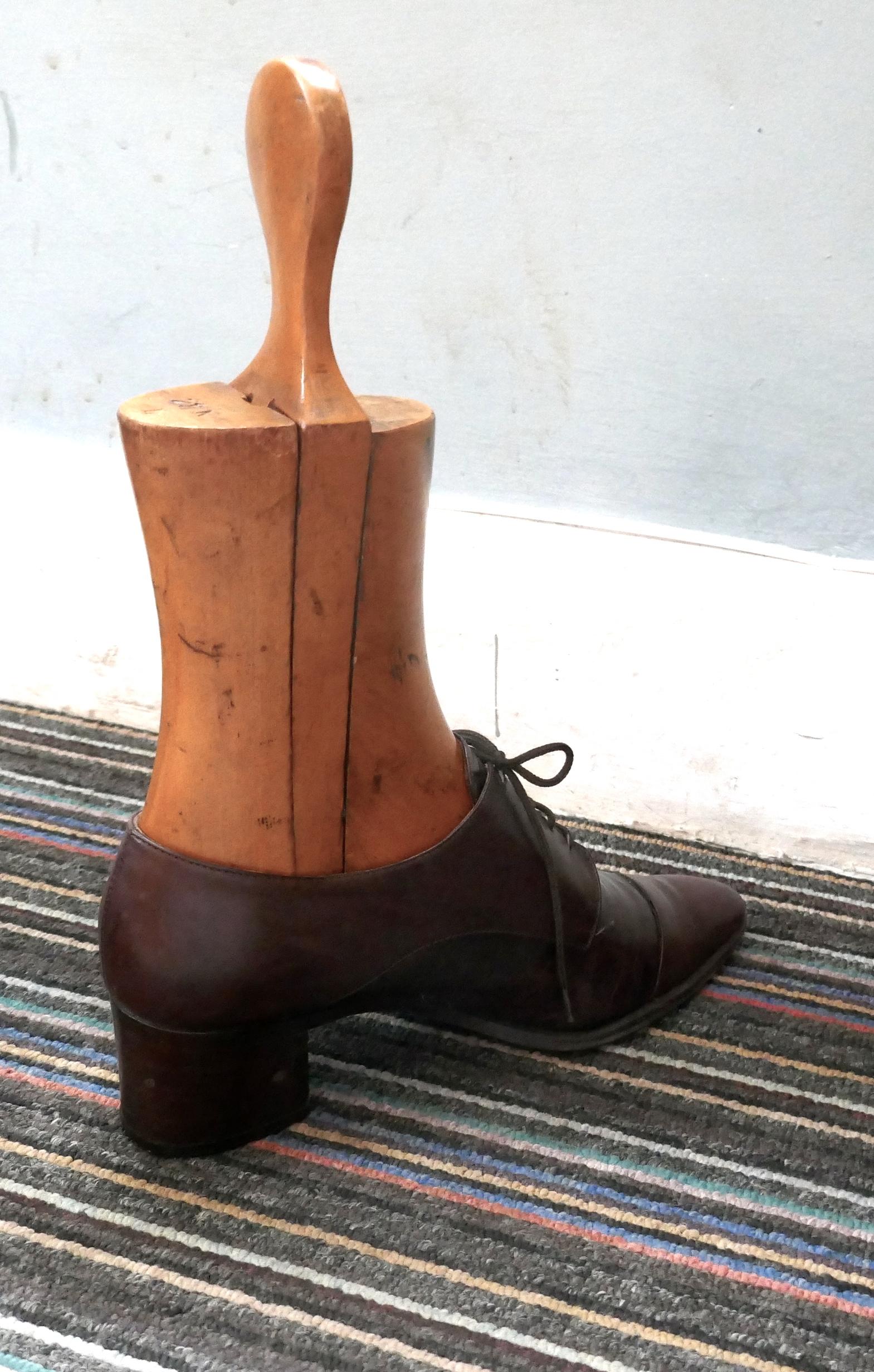  19th Century French Ladies Ankle Boot Stretchers in Beech For Sale 4