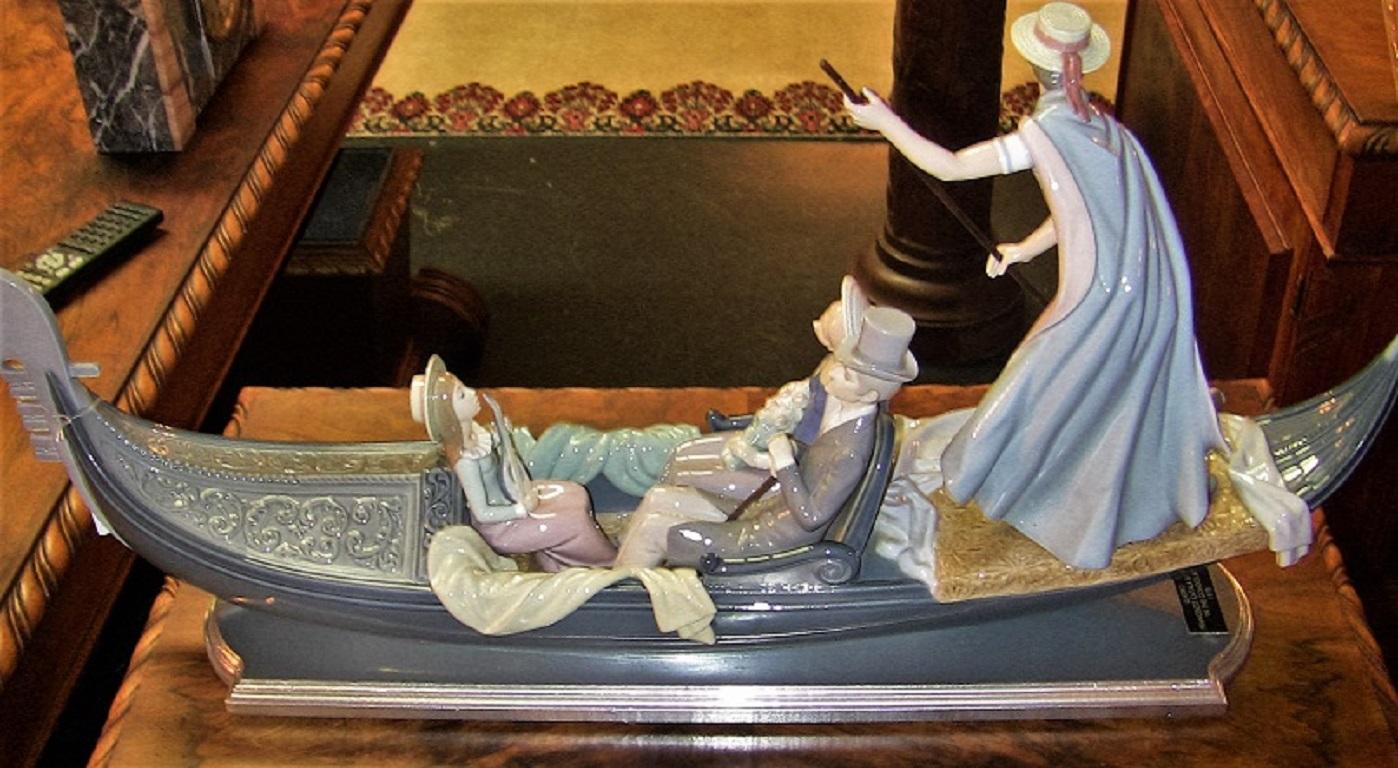 Lladro in the Gondola Signed by Catala and Ruiz In Good Condition In Dallas, TX
