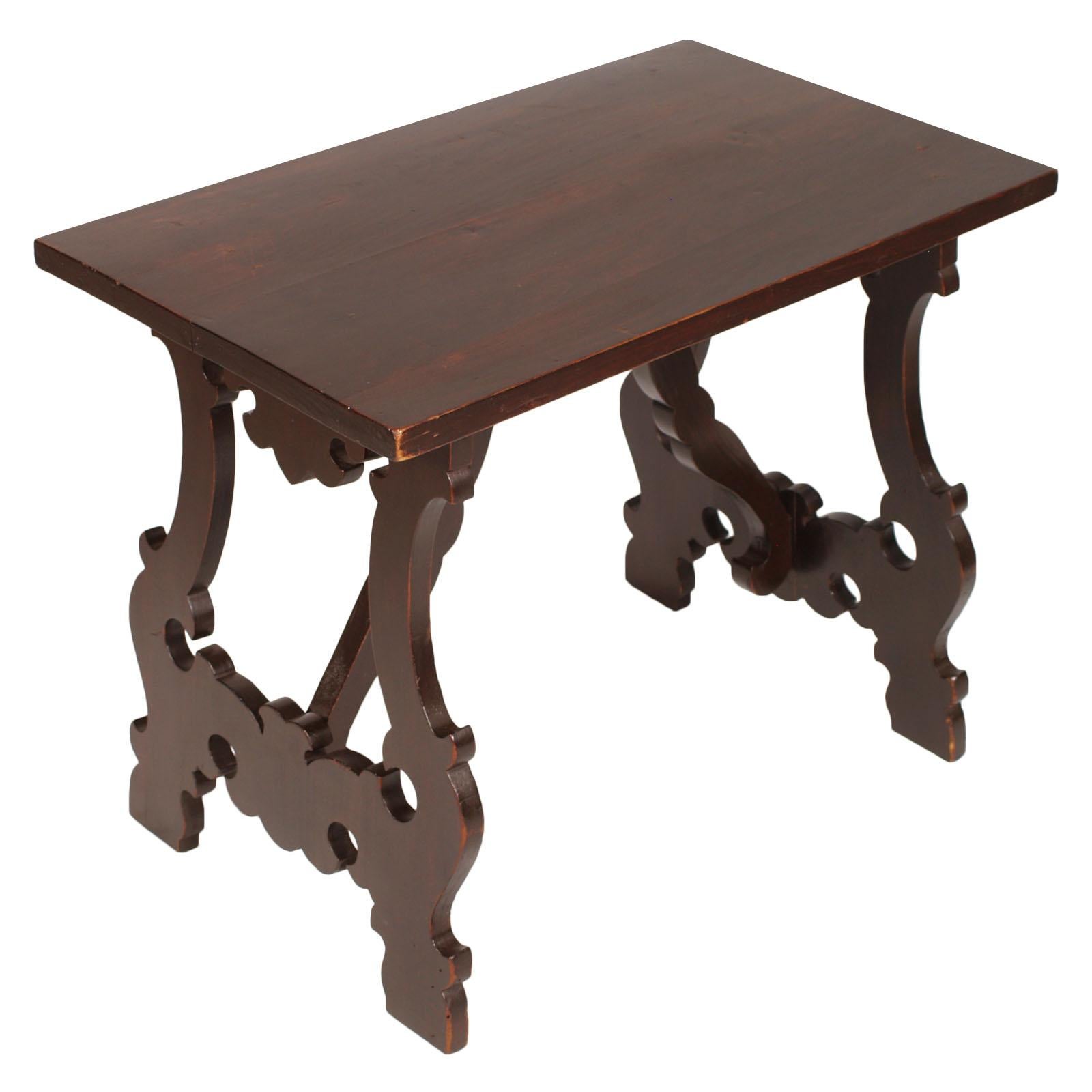 Table basse d'appoint florentine Renaissance du 18ème siècle « Fratino » à pieds en forme de lyre en noyer en vente