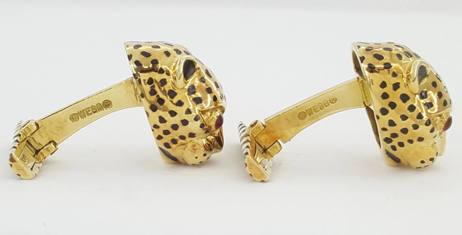 David Webb Ruby & Enamel Leopard Cufflinks in 18K Yellow Gold 17.7 Grams In Excellent Condition For Sale In Chicago, IL