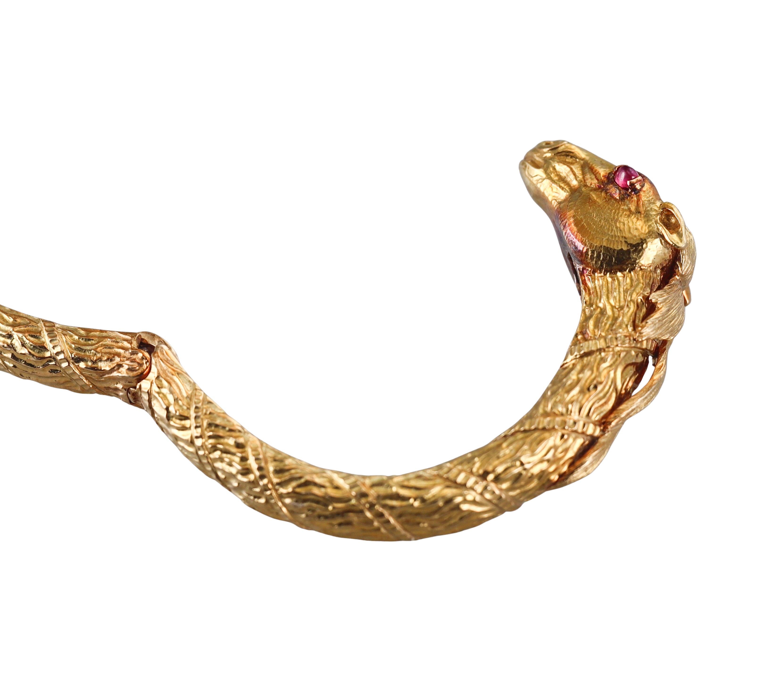 David Webb Brazalete de oro rubí con antílope en venta 4