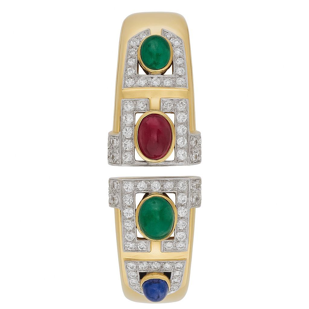 David Webb con questo squisito braccialetto bangle, una creazione sorprendente che unisce un design audace a un'eleganza senza tempo. Realizzato a mano in oro giallo 18 carati e platino, il pezzo presenta una forma scultorea accentuata da diamanti