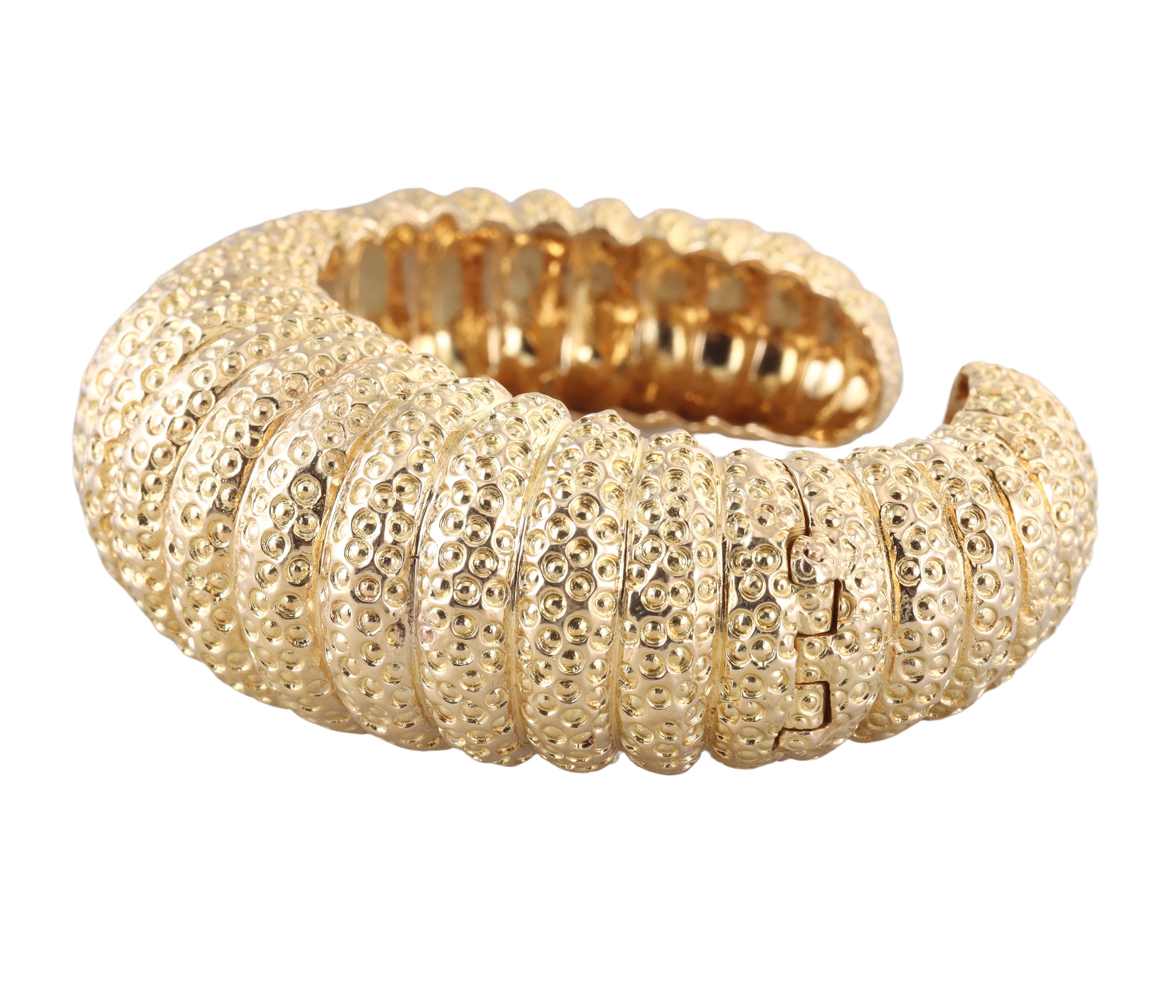 Außergewöhnliches 18-karätiges Goldarmband mit Seeigel-Design von David Webb. Das Armband passt an ein ca. 6,5
