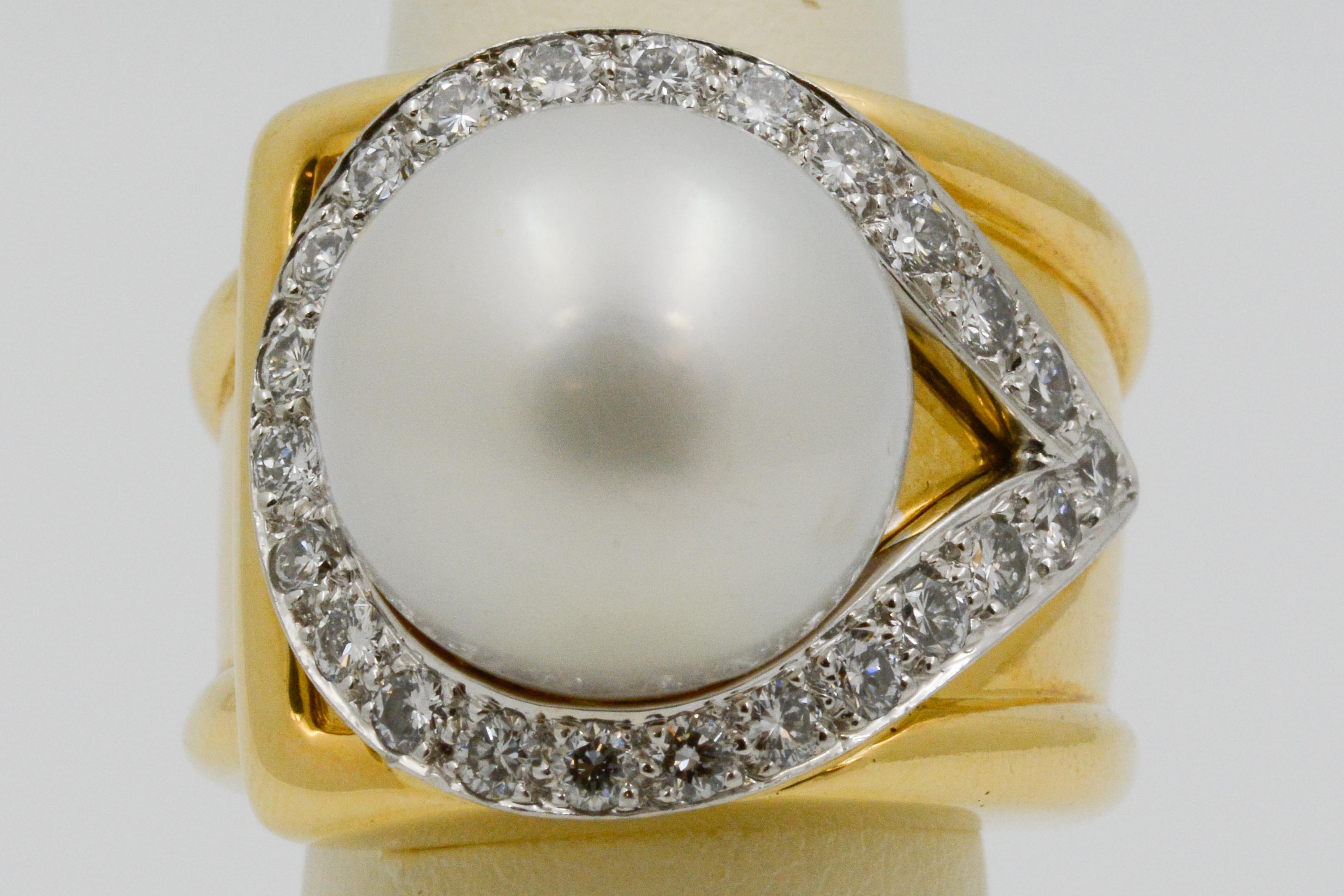 David Webb South Sea Pearl 18 Karat Yellow Gold and Diamond Halo Ring (Moderne)