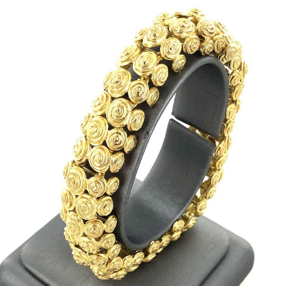 David Webb Spiral 18 Karat Yellow Gold Swirl Textured Bracelet In Excellent Condition In New York, NY