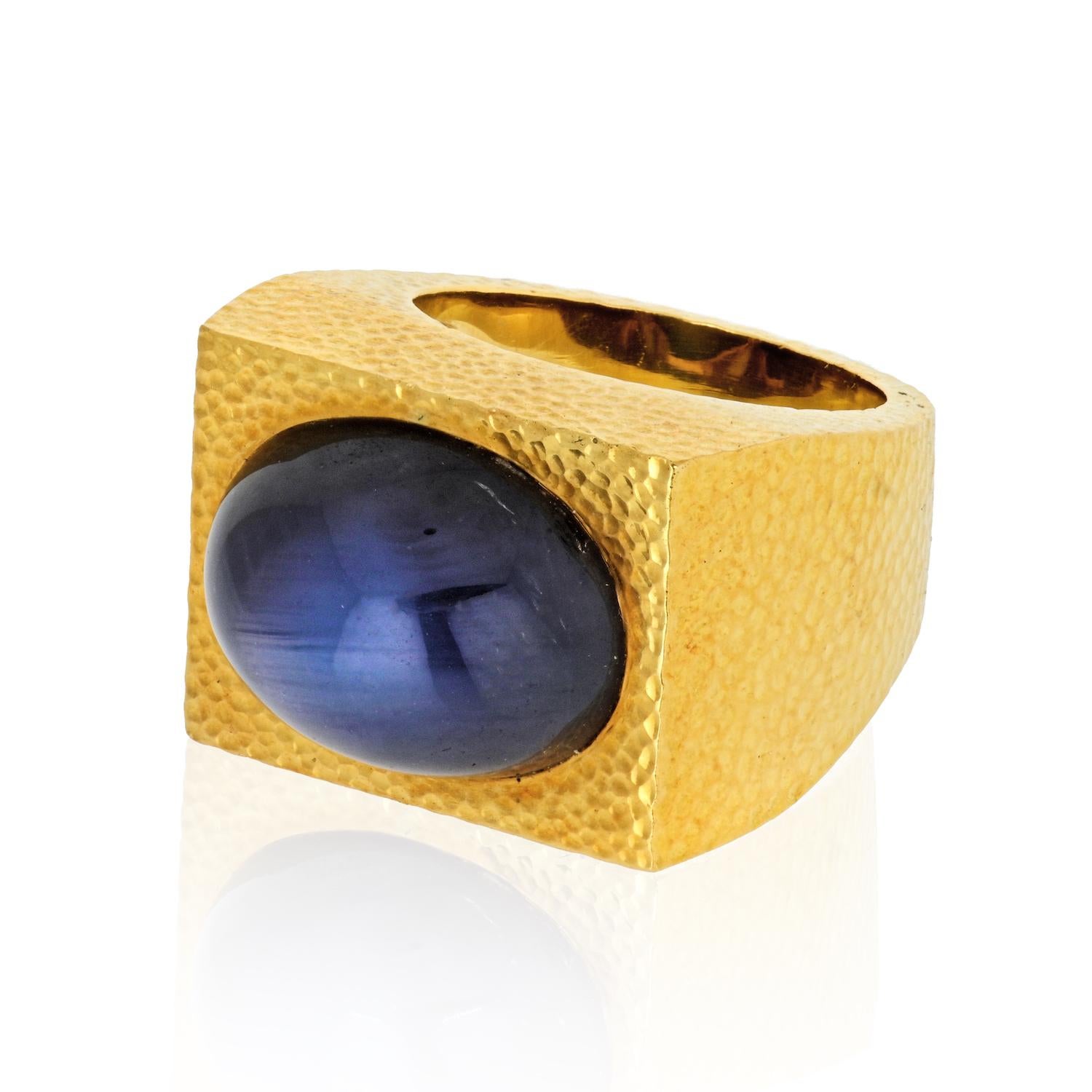This David Webb ring showcases a lustrous star sapphire atop a gold hammered finish design.

Mounted with oval cabochon star sapphire.

Ring size: 7.5 

Fully hallmarked. 