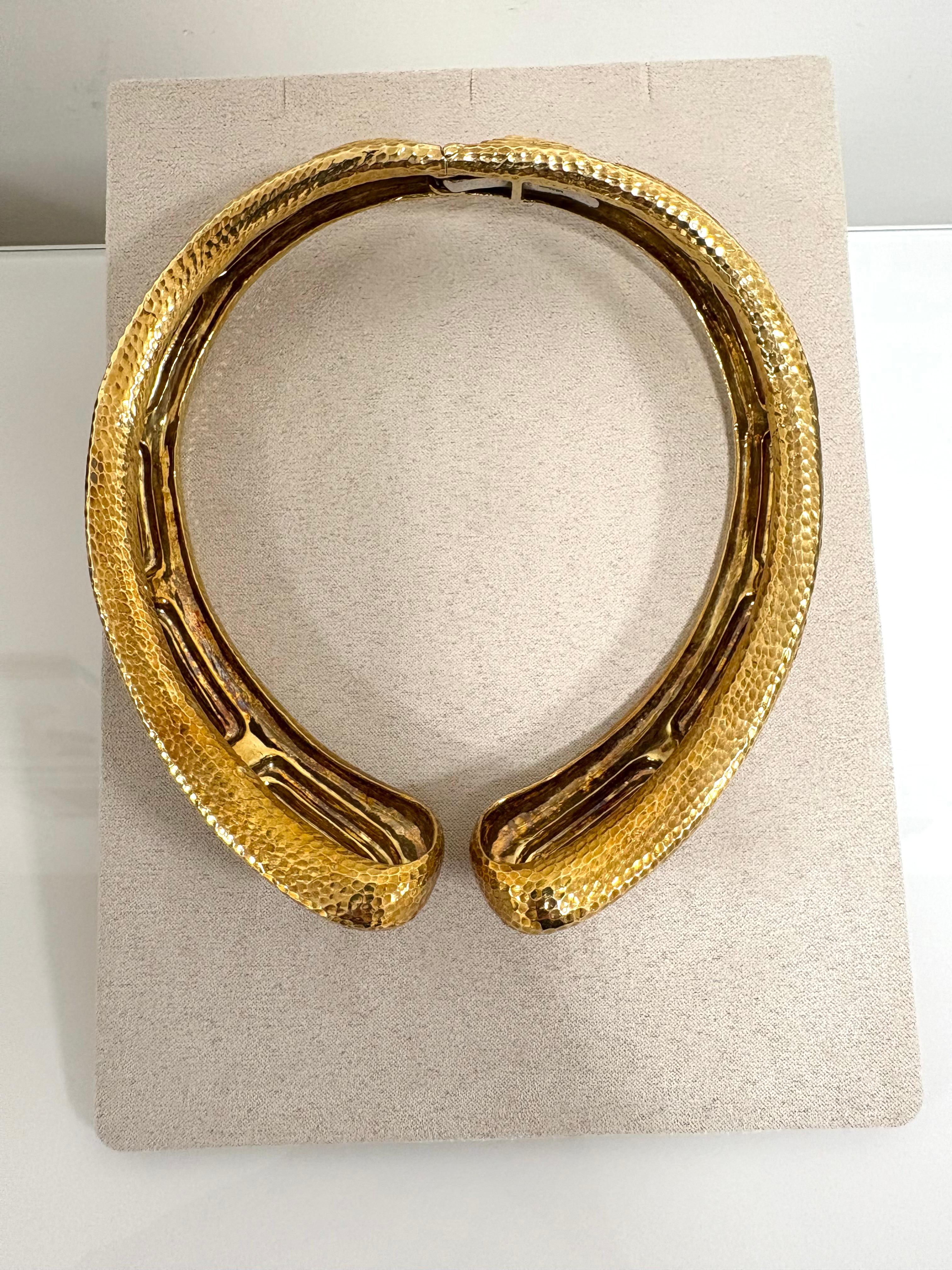 David Webb Step Pyramid Hammered 18 Kt. Yellow Gold Collar in vendita 1