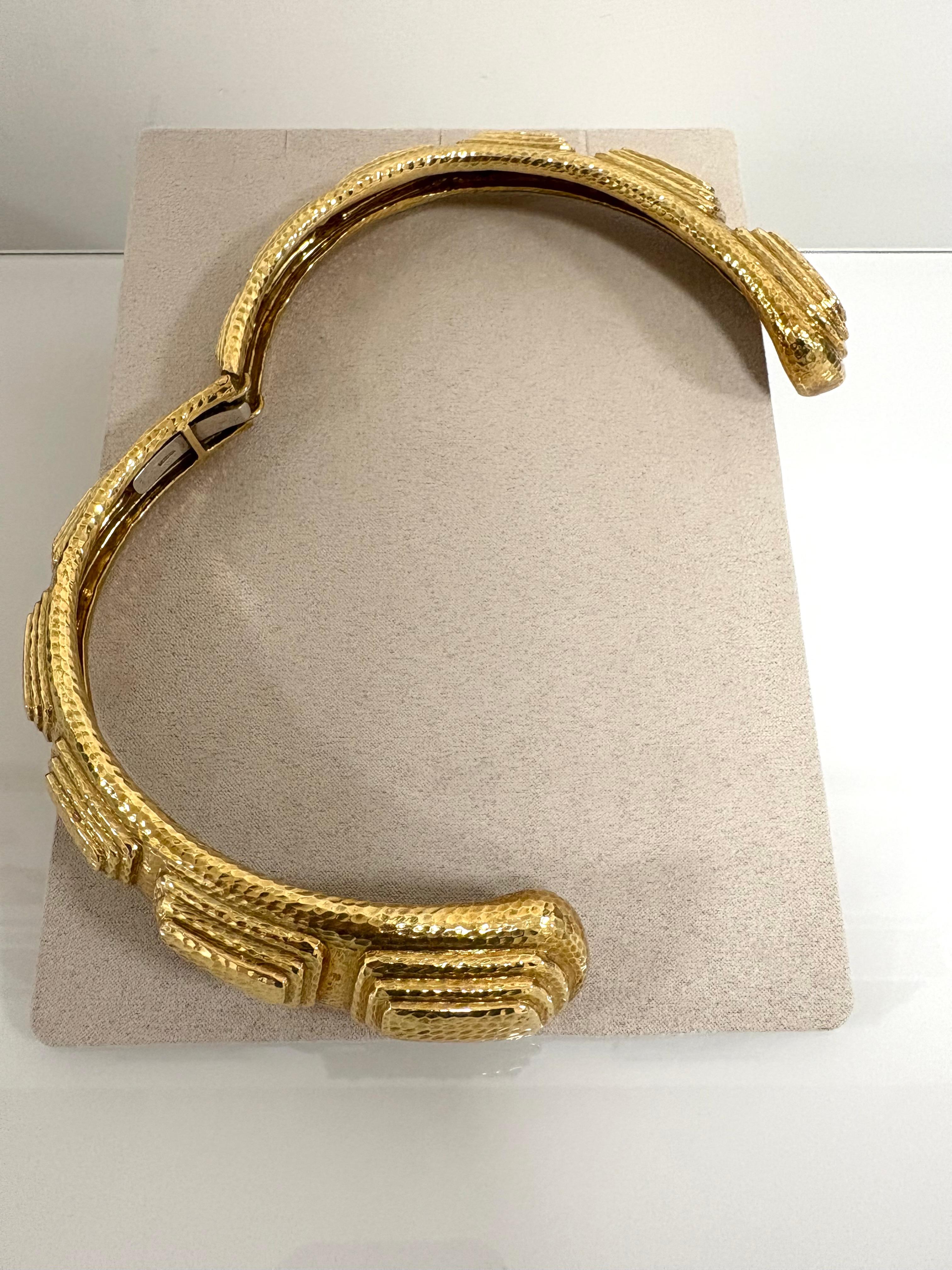 David Webb Step Pyramid Hammered 18 Kt. Yellow Gold Collar in vendita 2