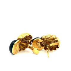 David Webb Texturierte Ohrringe aus Gold und schwarzer Emaille mit Clip