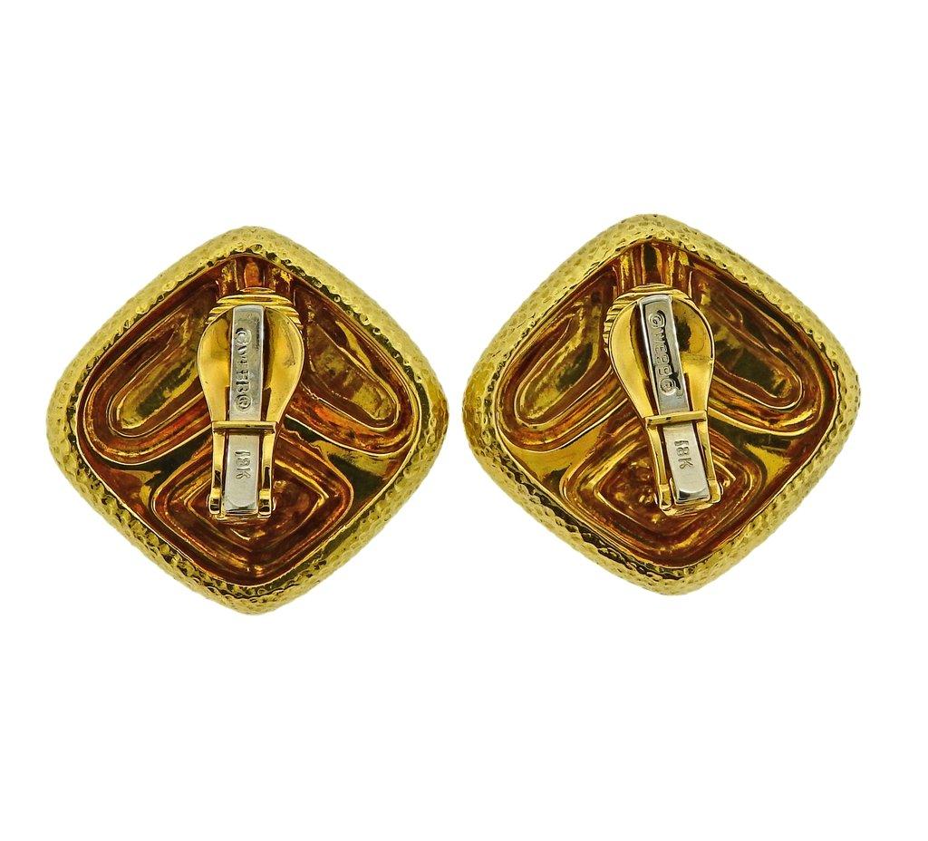 David Webb Textured Gold Earrings In Excellent Condition For Sale In Lambertville, NJ