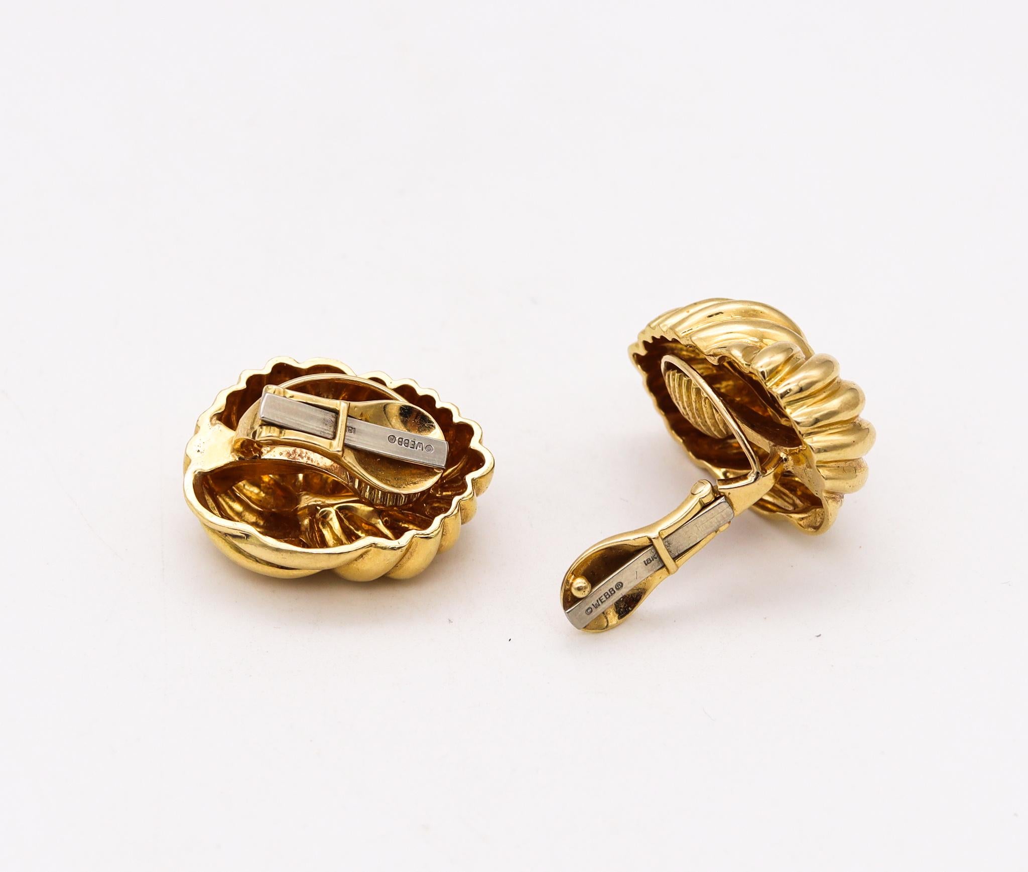 David Webb Textured Knots Clip-On Earrings in Textured Solid 18Kt Yellow Gold In Excellent Condition For Sale In Miami, FL