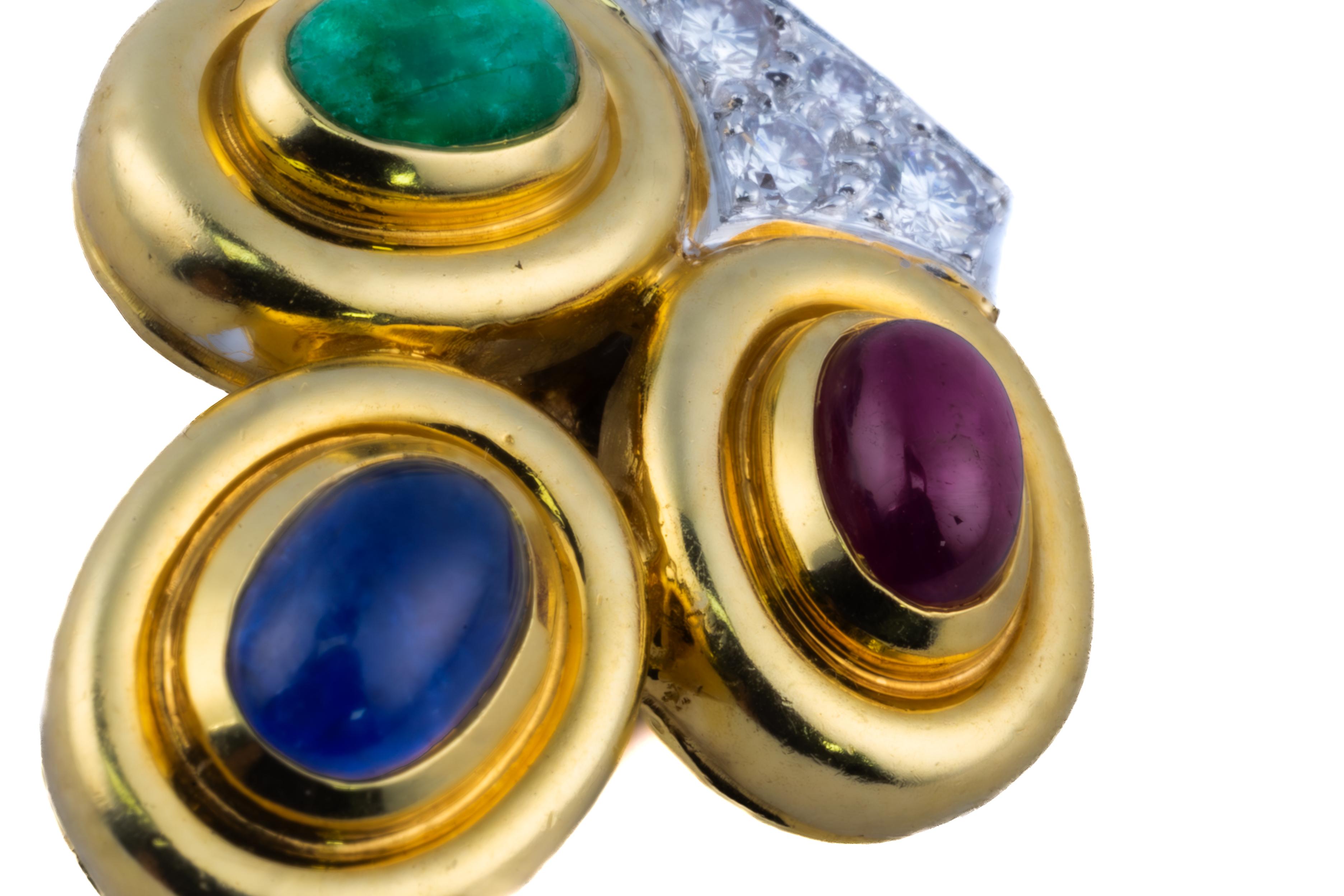 Pendientes David Webb de cabujón de tres piedras y diamantes

Descripción:
Estos pendientes atrevidos y coloridos de David webb muestran el uso icónico que hace la marca de las piedras preciosas cabujón y el diseño arquitectónico. Cada pendiente