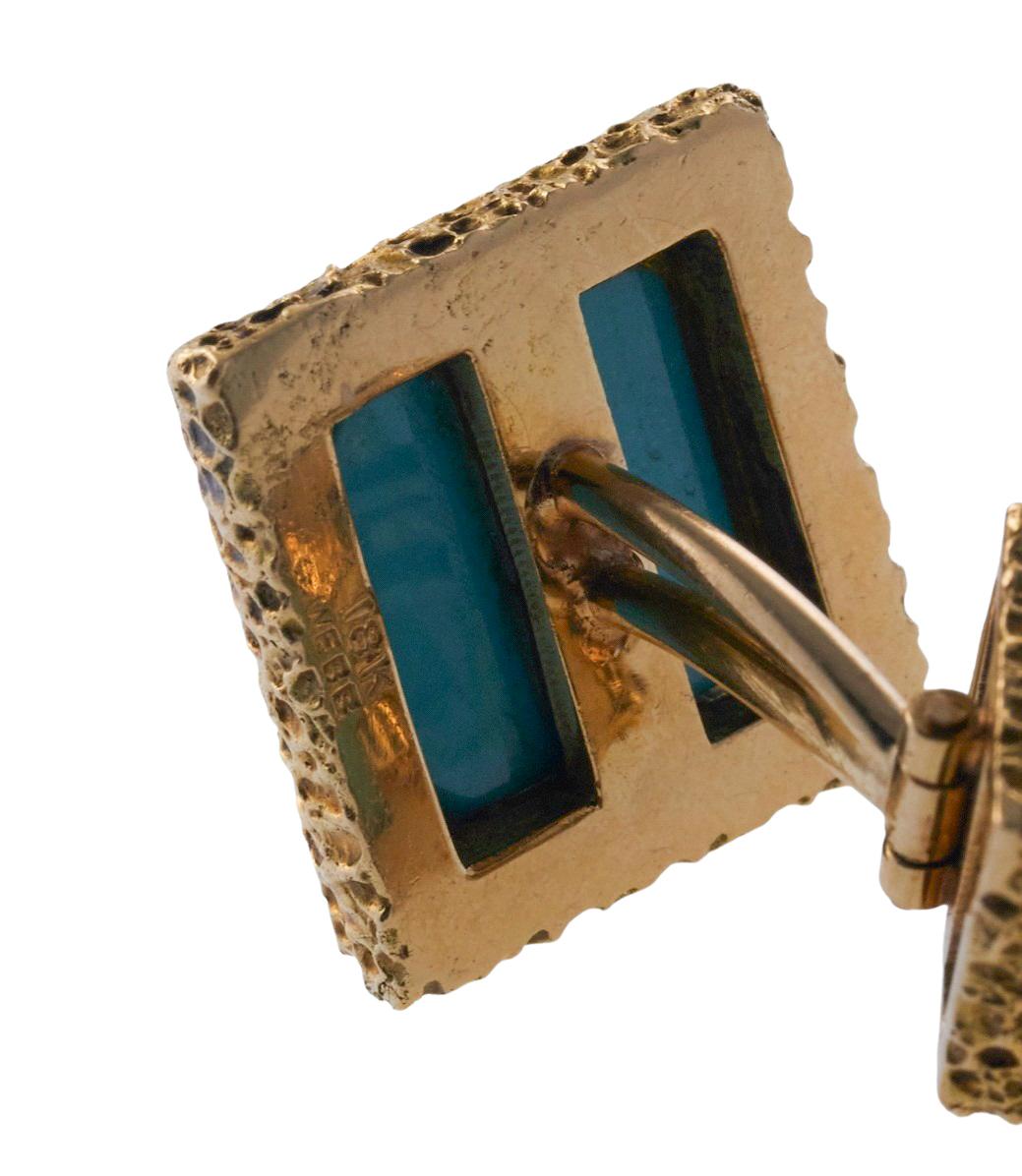 David Webb Turquoise Lion Gold Cufflinks In Excellent Condition For Sale In Lambertville, NJ