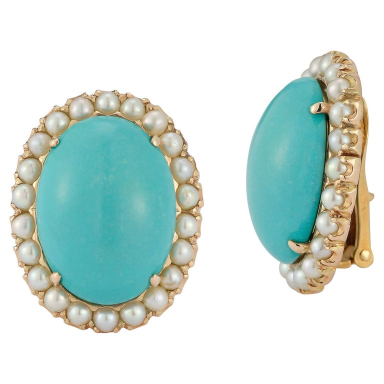 David Webb Turquoise & Pearl Earrings

Cabochon turquoise set with white pearls set in 18k yellow gold.

Measurements: .75