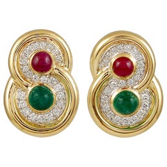 David Webb Pendientes vintage de oro con cabujón de rubí, esmeralda y diamante