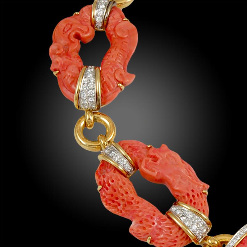 David Webb Two-Tone Carved Coral, Diamond and Black Enamel Necklace In Excellent Condition In New York, NY