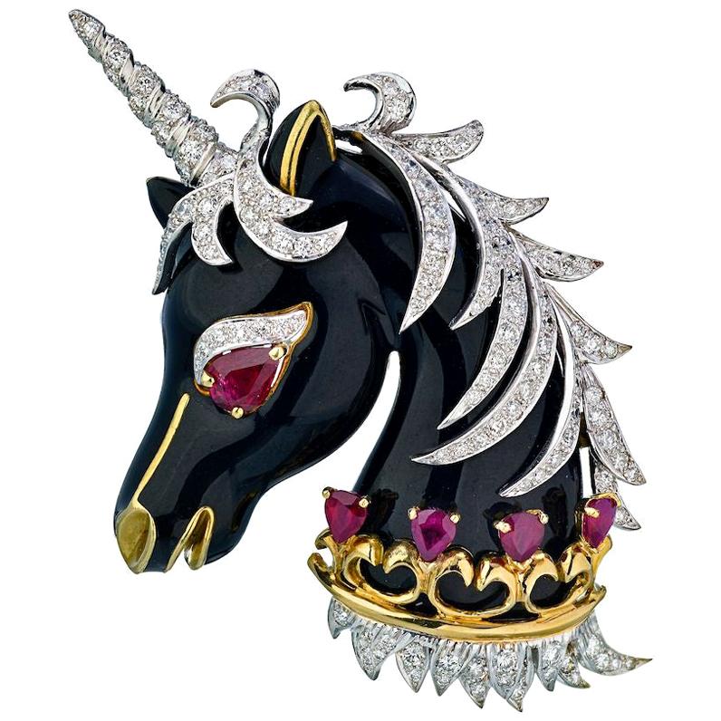 David Webb Broche vintage en forme de licorne en émail noir, rubis et diamants en vente