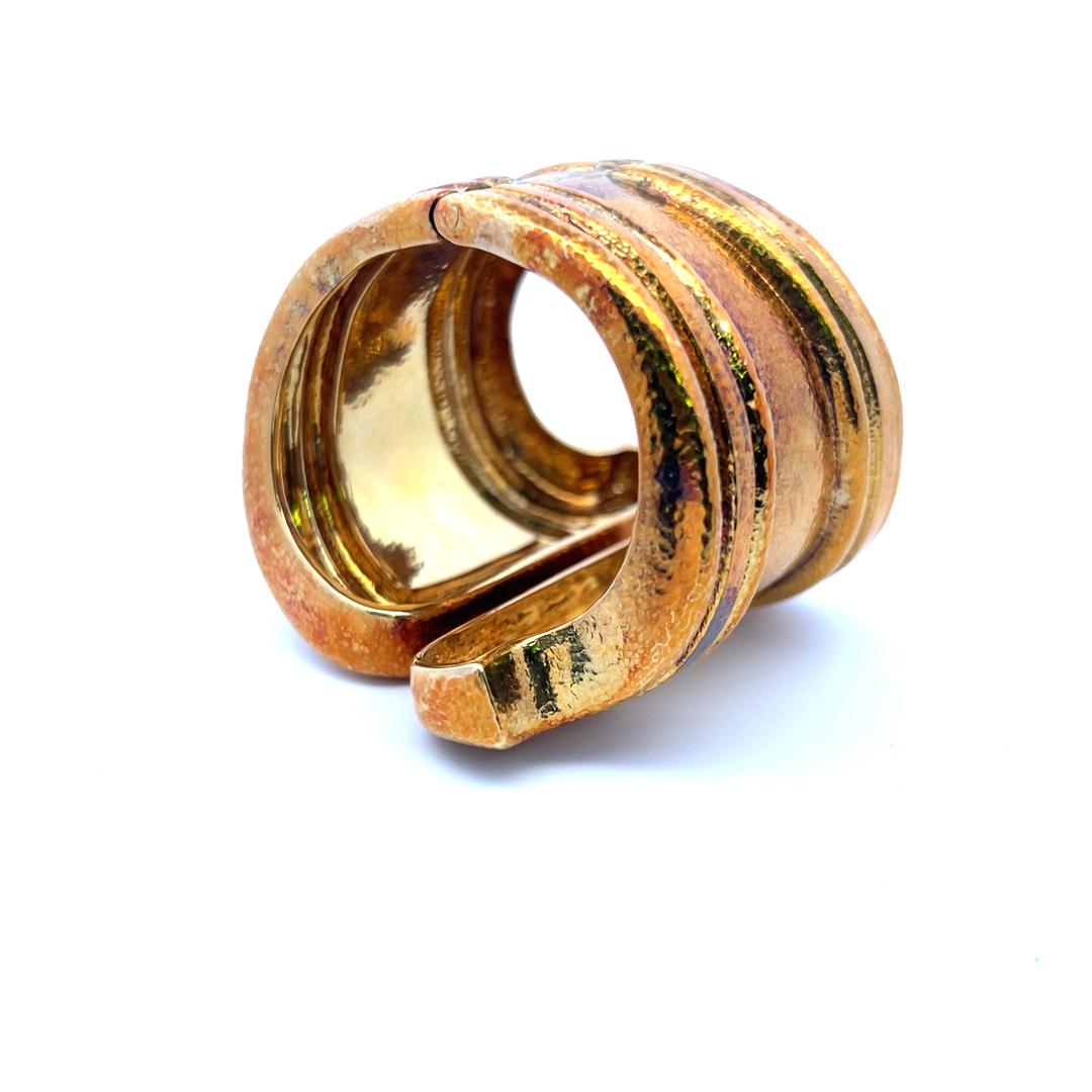 David Webb Bracciale d'epoca in oro giallo 18 carati da 146,40 grammi in vendita 10